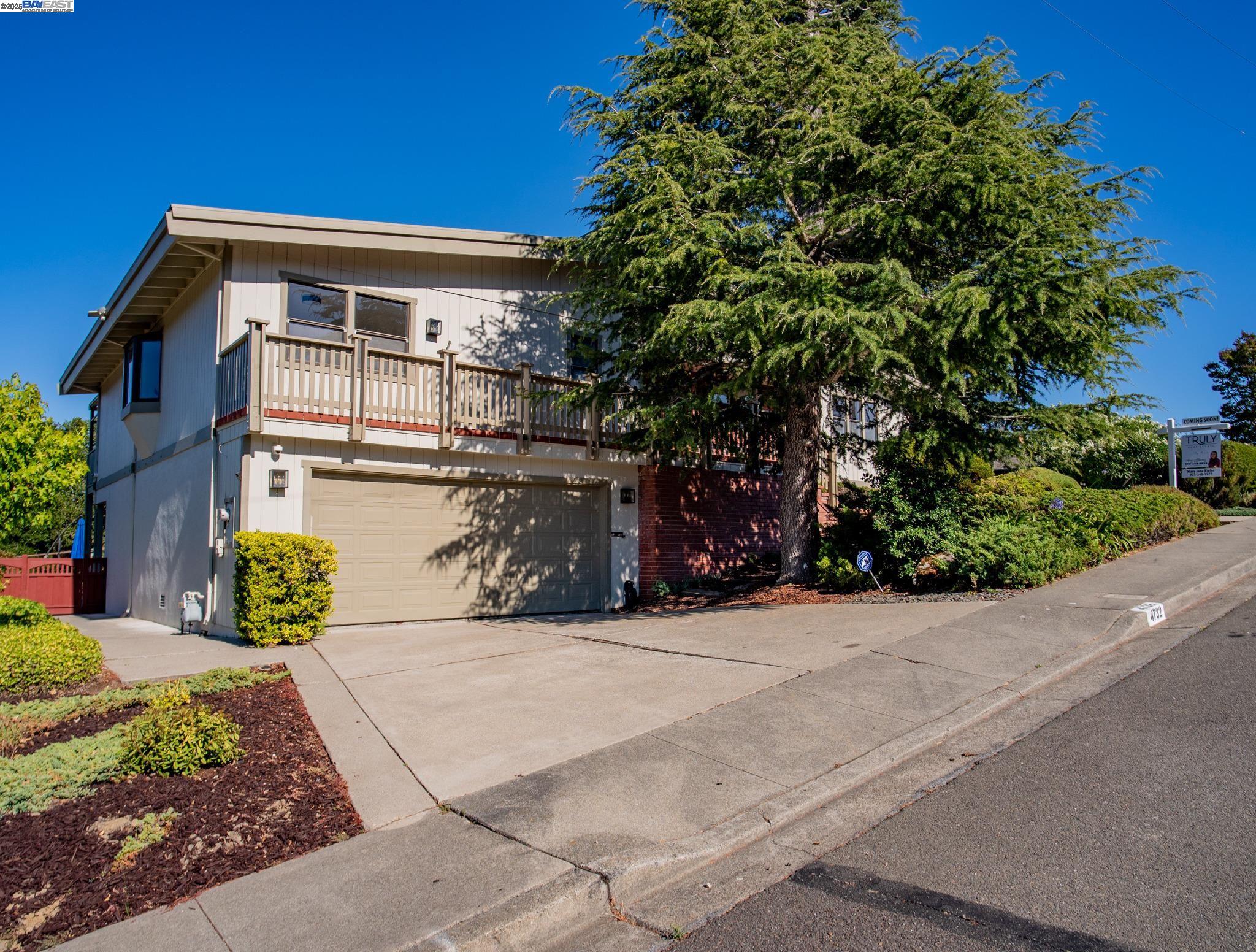 Detail Gallery Image 2 of 60 For 4732 Mira Vista Drive, Castro Valley,  CA 94546-1034 - 4 Beds | 3 Baths