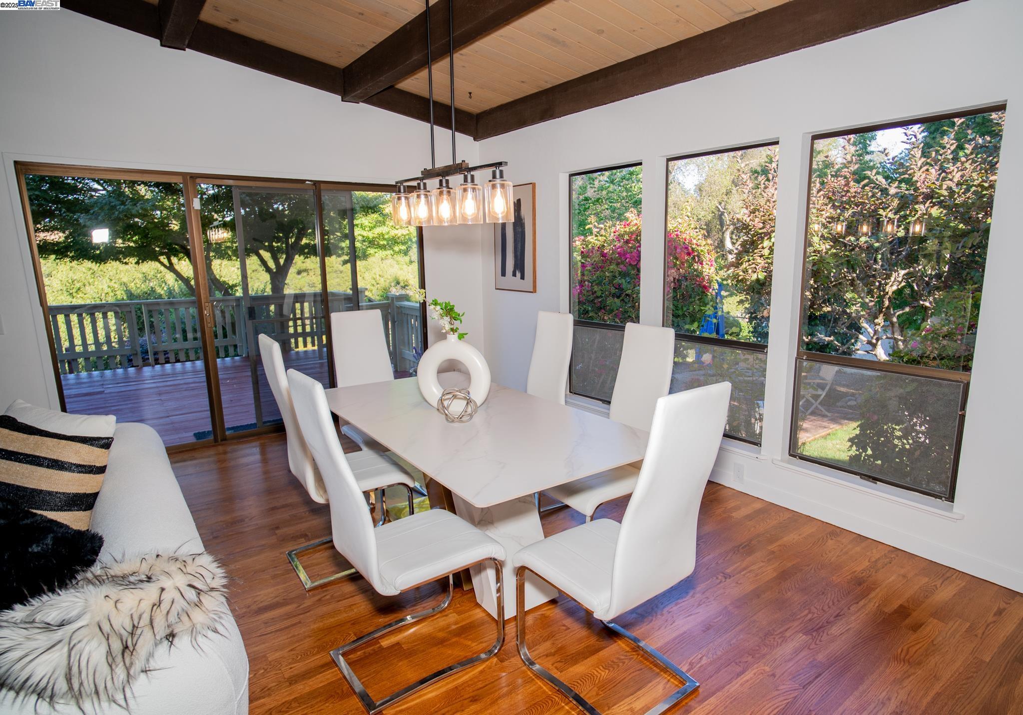 Detail Gallery Image 17 of 60 For 4732 Mira Vista Drive, Castro Valley,  CA 94546-1034 - 4 Beds | 3 Baths