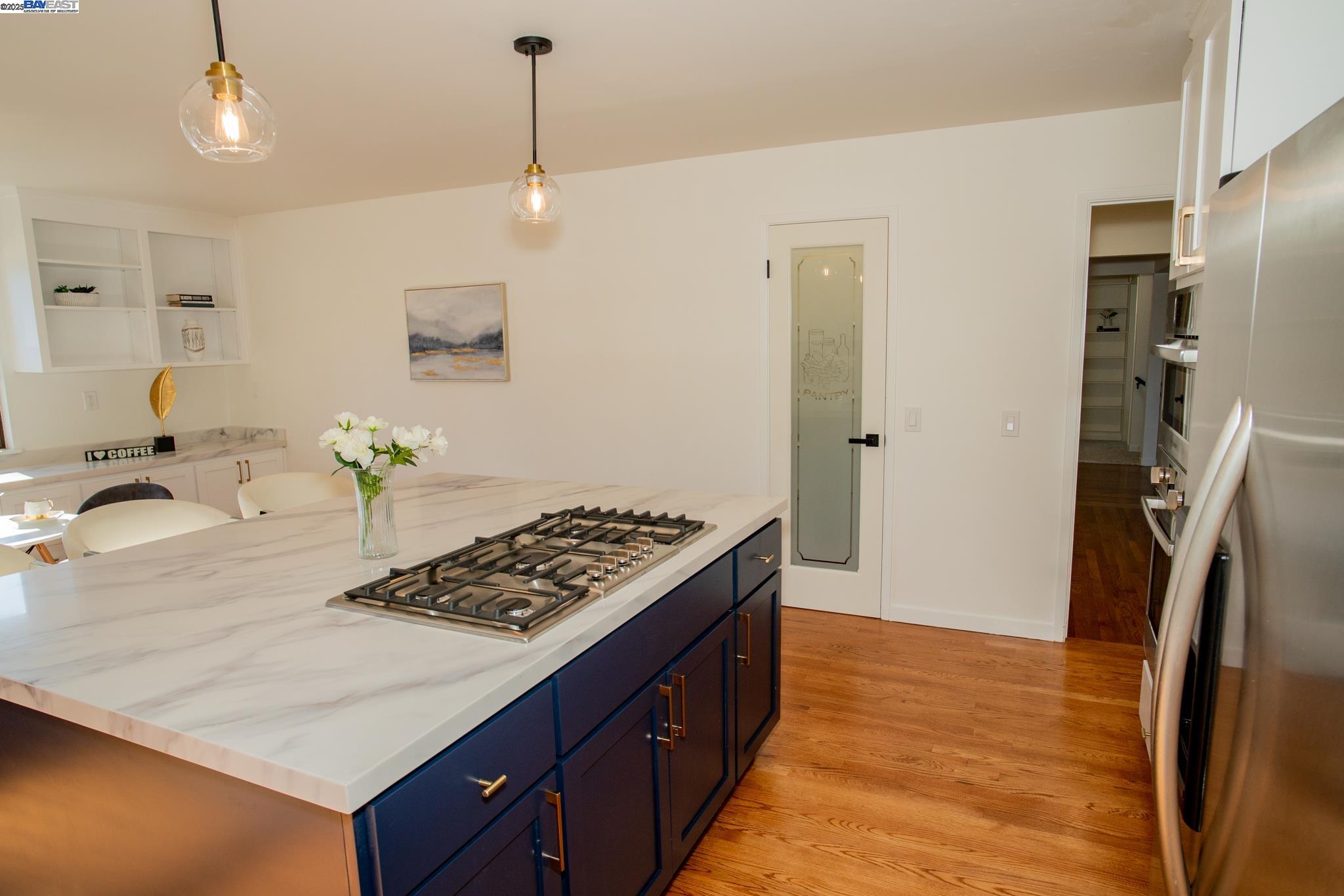 Detail Gallery Image 21 of 60 For 4732 Mira Vista Drive, Castro Valley,  CA 94546-1034 - 4 Beds | 3 Baths