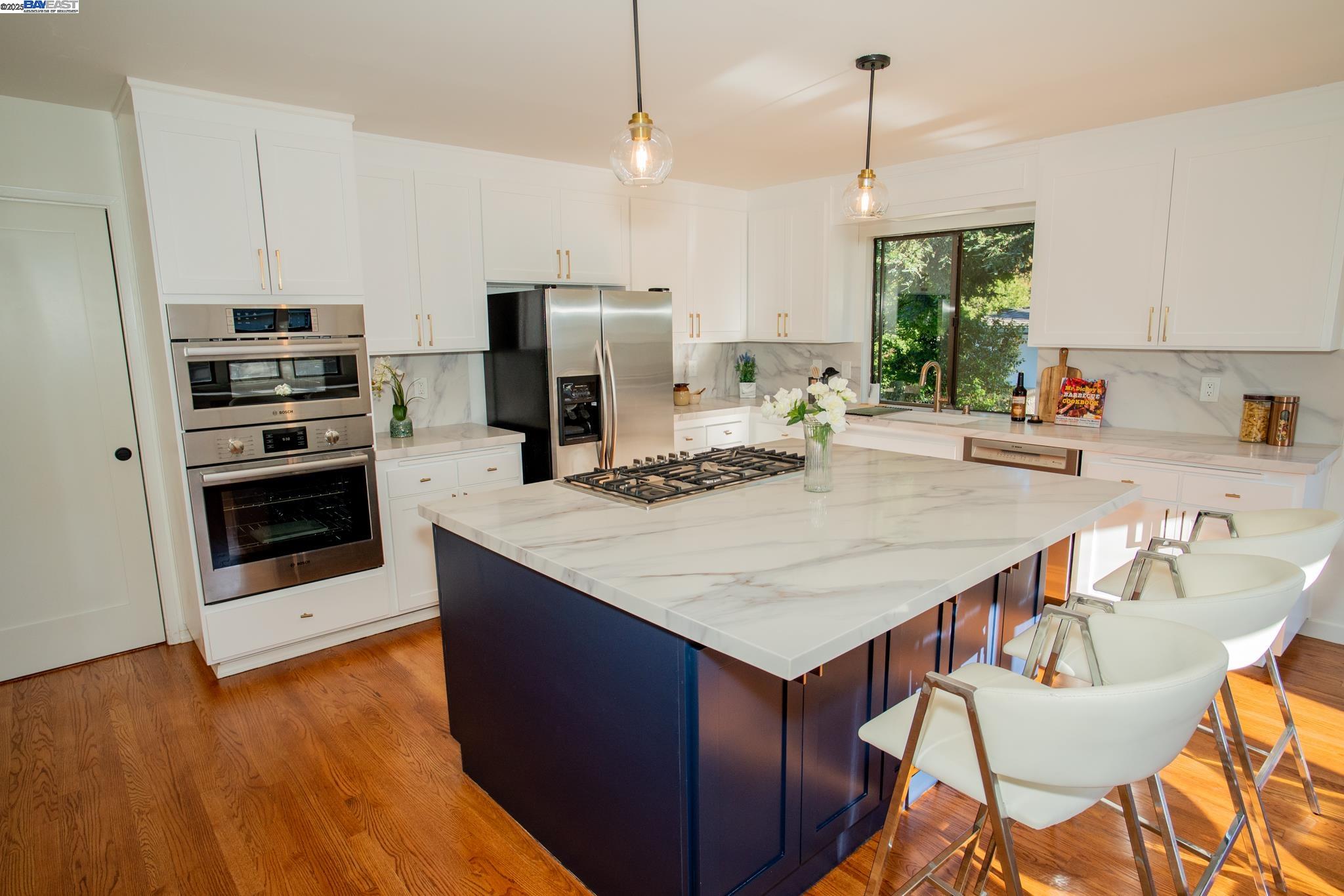 Detail Gallery Image 22 of 60 For 4732 Mira Vista Drive, Castro Valley,  CA 94546-1034 - 4 Beds | 3 Baths