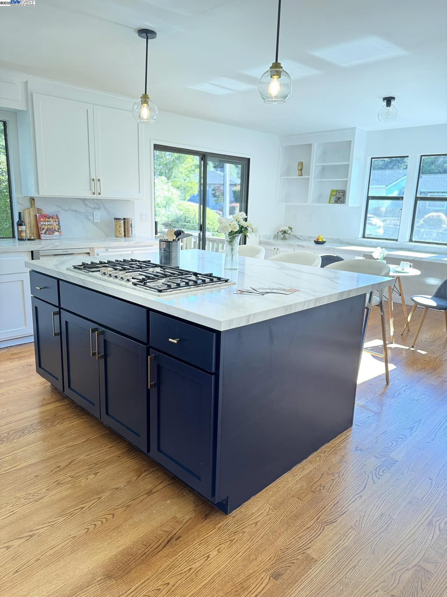 Detail Gallery Image 26 of 60 For 4732 Mira Vista Drive, Castro Valley,  CA 94546-1034 - 4 Beds | 3 Baths