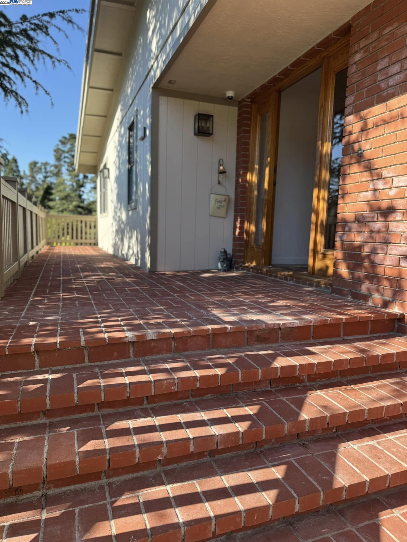 Detail Gallery Image 4 of 60 For 4732 Mira Vista Drive, Castro Valley,  CA 94546-1034 - 4 Beds | 3 Baths