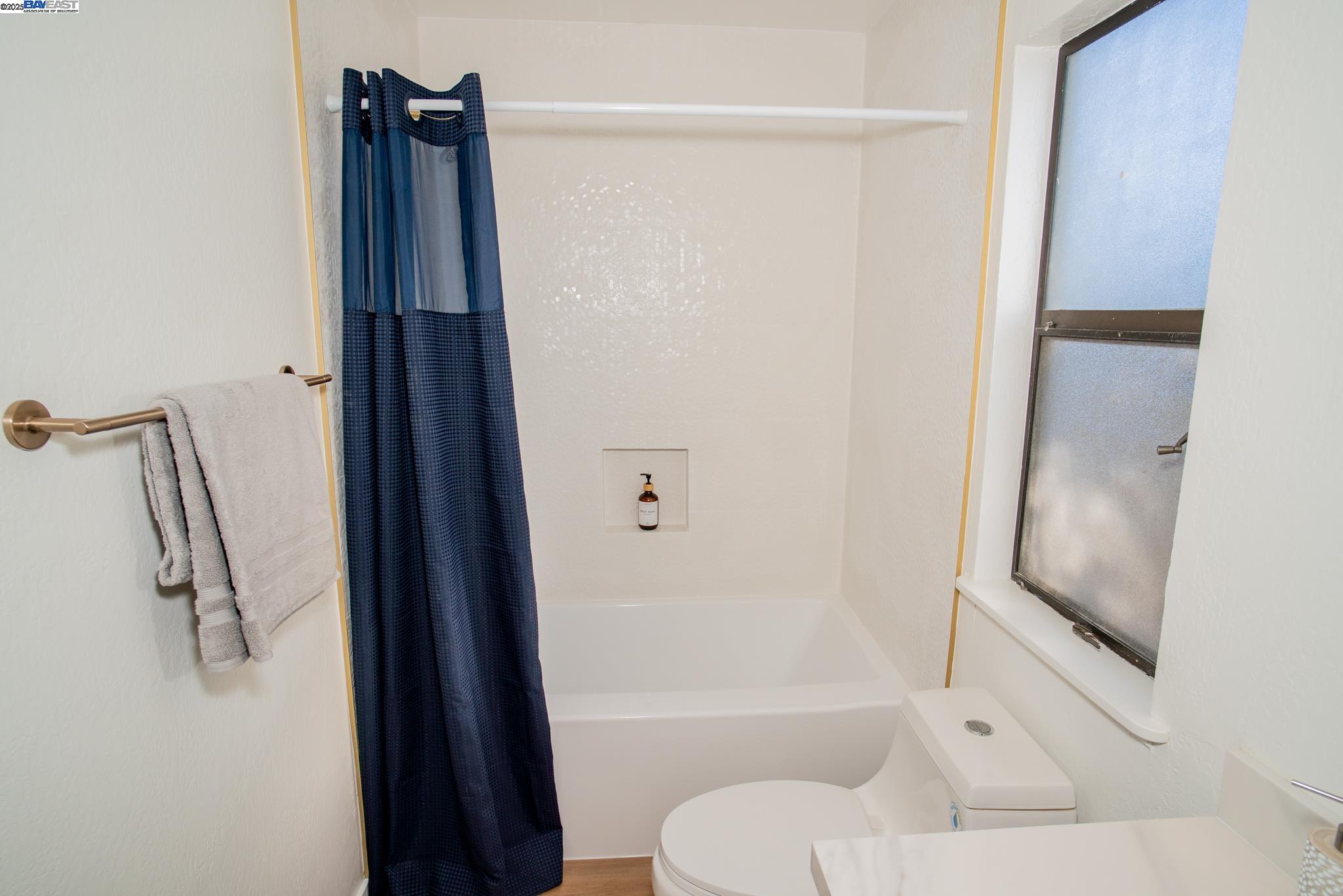 Detail Gallery Image 33 of 60 For 4732 Mira Vista Drive, Castro Valley,  CA 94546-1034 - 4 Beds | 3 Baths