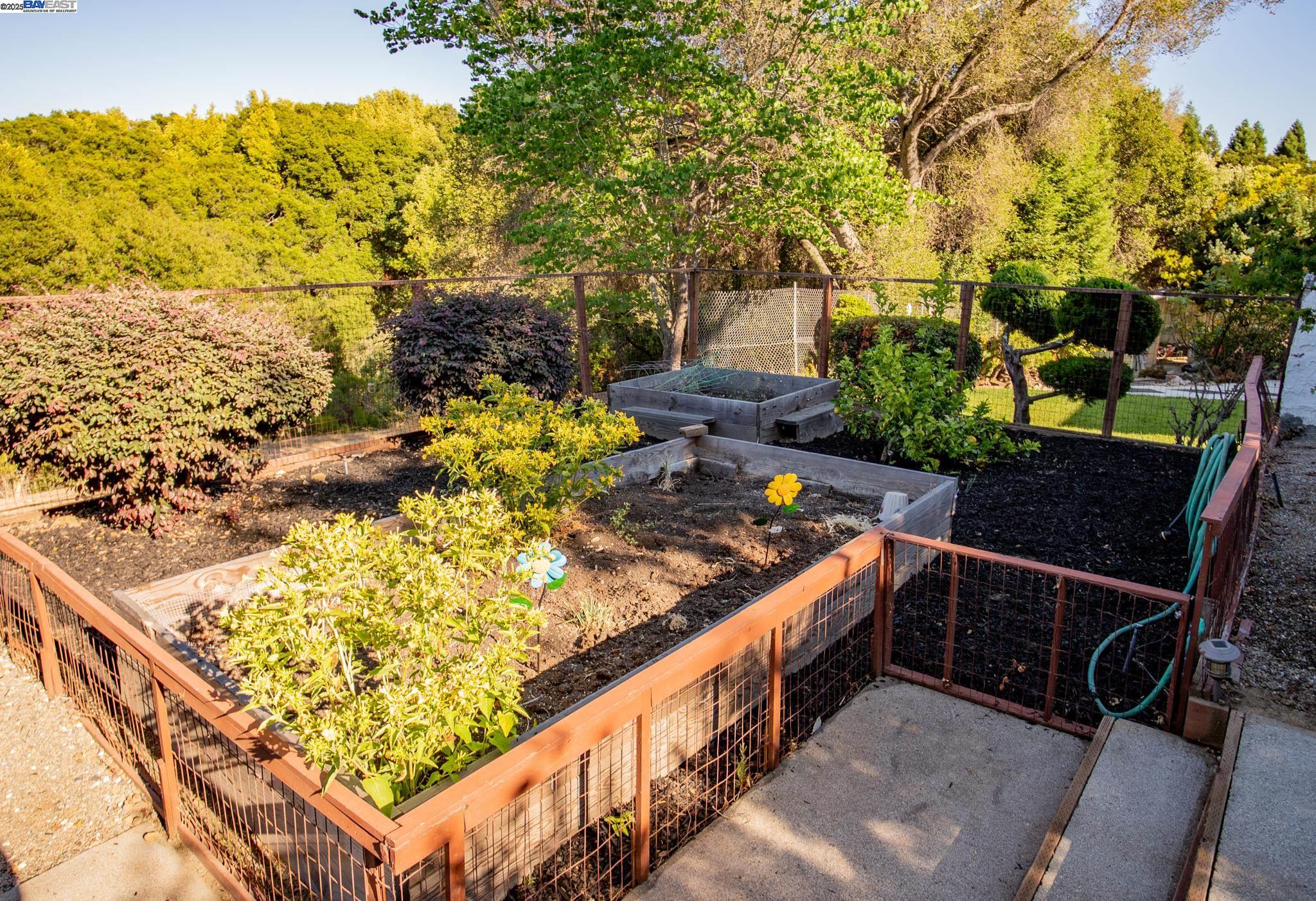Detail Gallery Image 52 of 60 For 4732 Mira Vista Drive, Castro Valley,  CA 94546-1034 - 4 Beds | 3 Baths