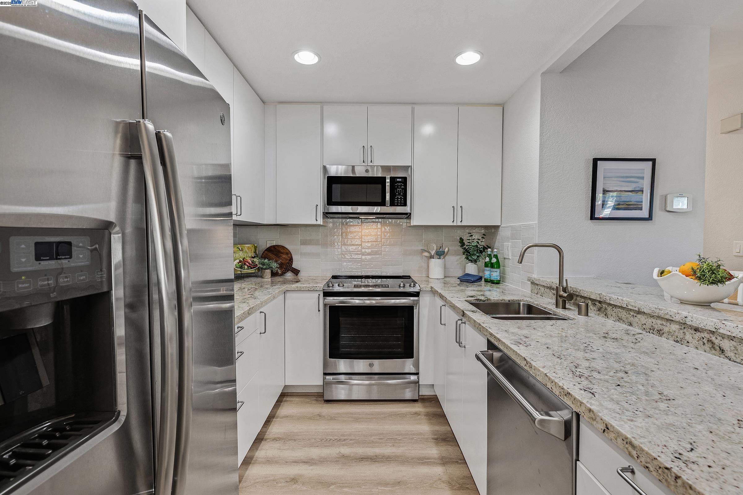 Detail Gallery Image 6 of 28 For 108 Norris Canyon Pl #B,  San Ramon,  CA 94583 - 2 Beds | 1 Baths