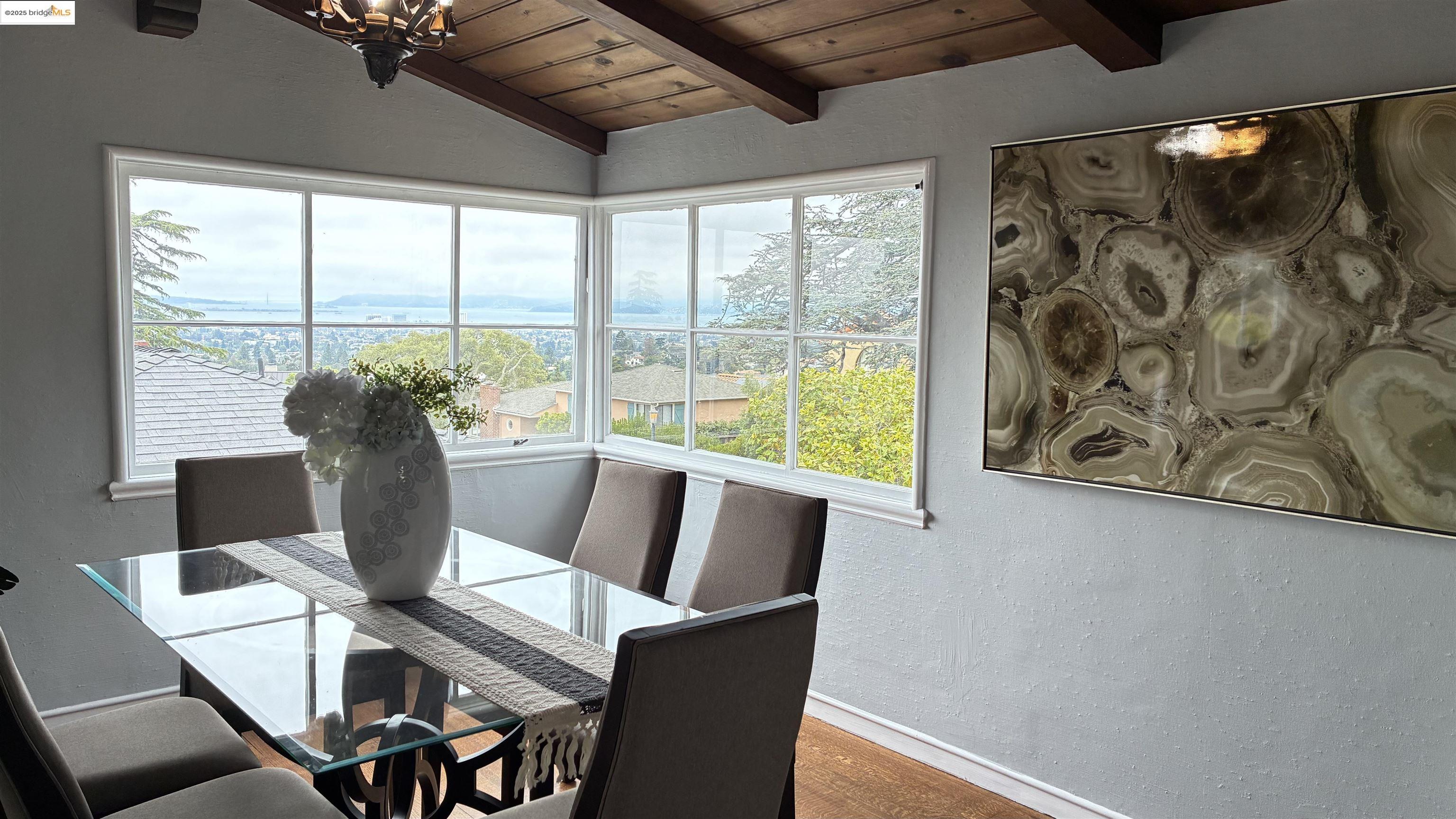 Detail Gallery Image 12 of 35 For 135 Alta Rd, Oakland,  CA 94618 - 3 Beds | 2 Baths