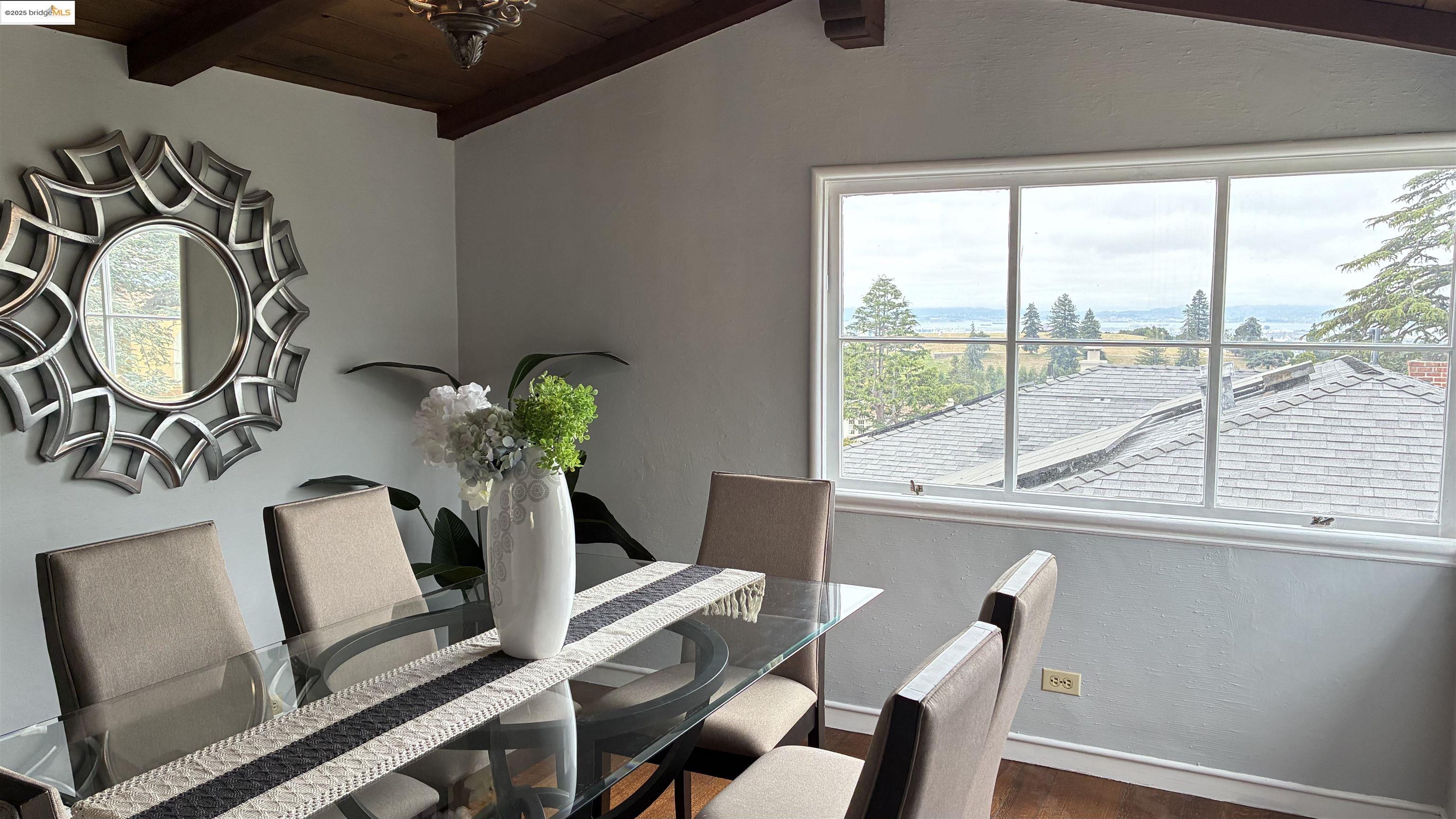 Detail Gallery Image 13 of 35 For 135 Alta Rd, Oakland,  CA 94618 - 3 Beds | 2 Baths