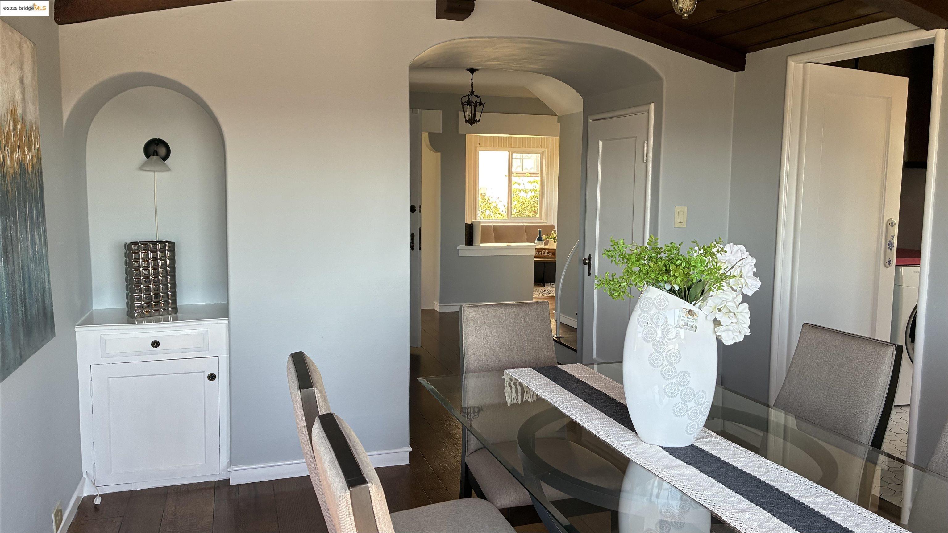 Detail Gallery Image 14 of 35 For 135 Alta Rd, Oakland,  CA 94618 - 3 Beds | 2 Baths