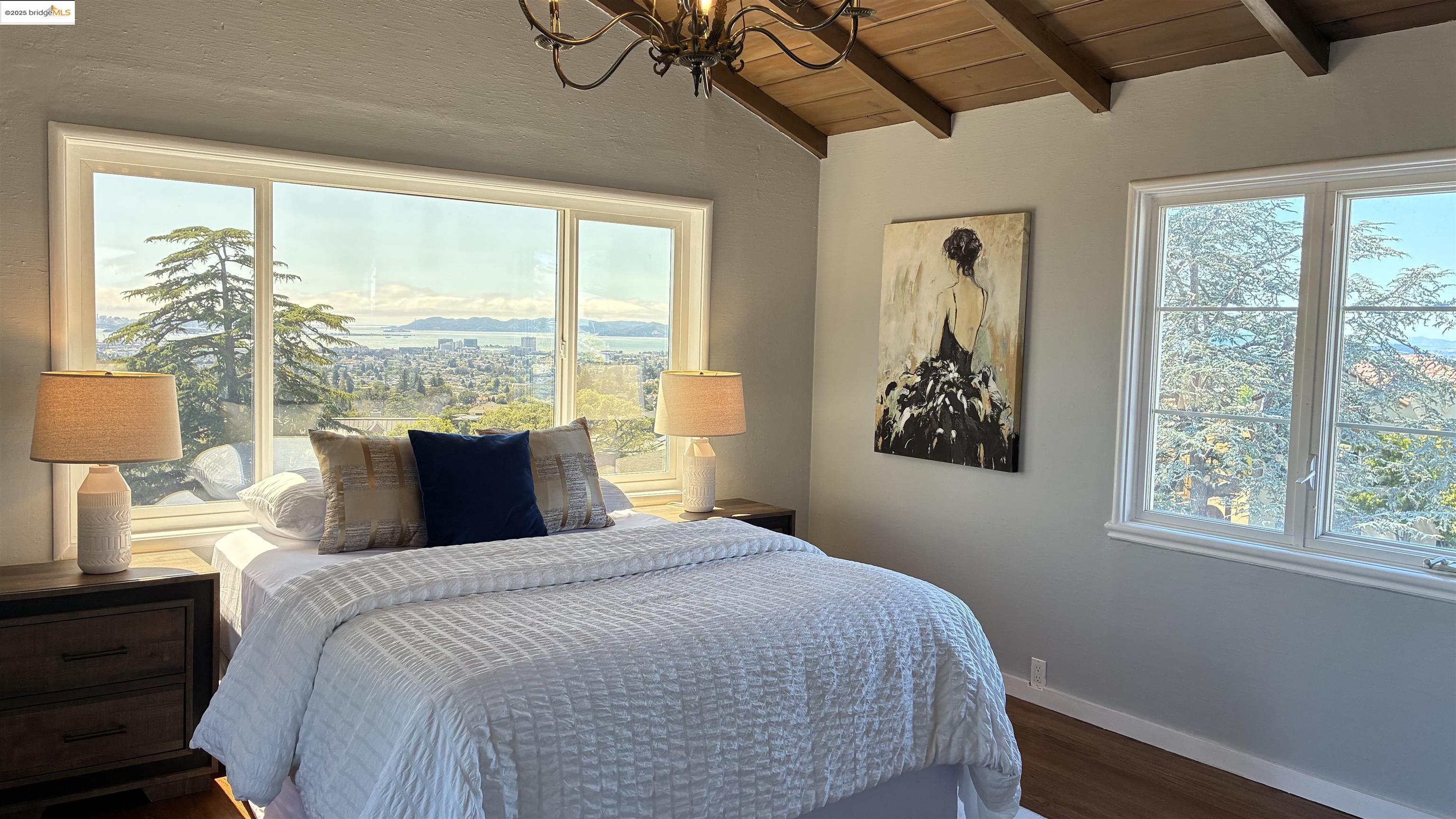 Detail Gallery Image 16 of 35 For 135 Alta Rd, Oakland,  CA 94618 - 3 Beds | 2 Baths