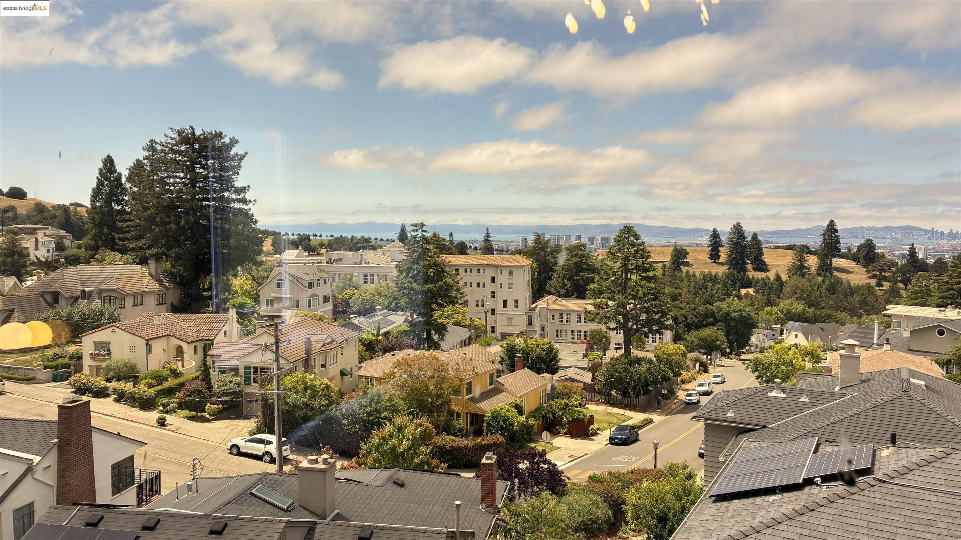 Detail Gallery Image 18 of 35 For 135 Alta Rd, Oakland,  CA 94618 - 3 Beds | 2 Baths