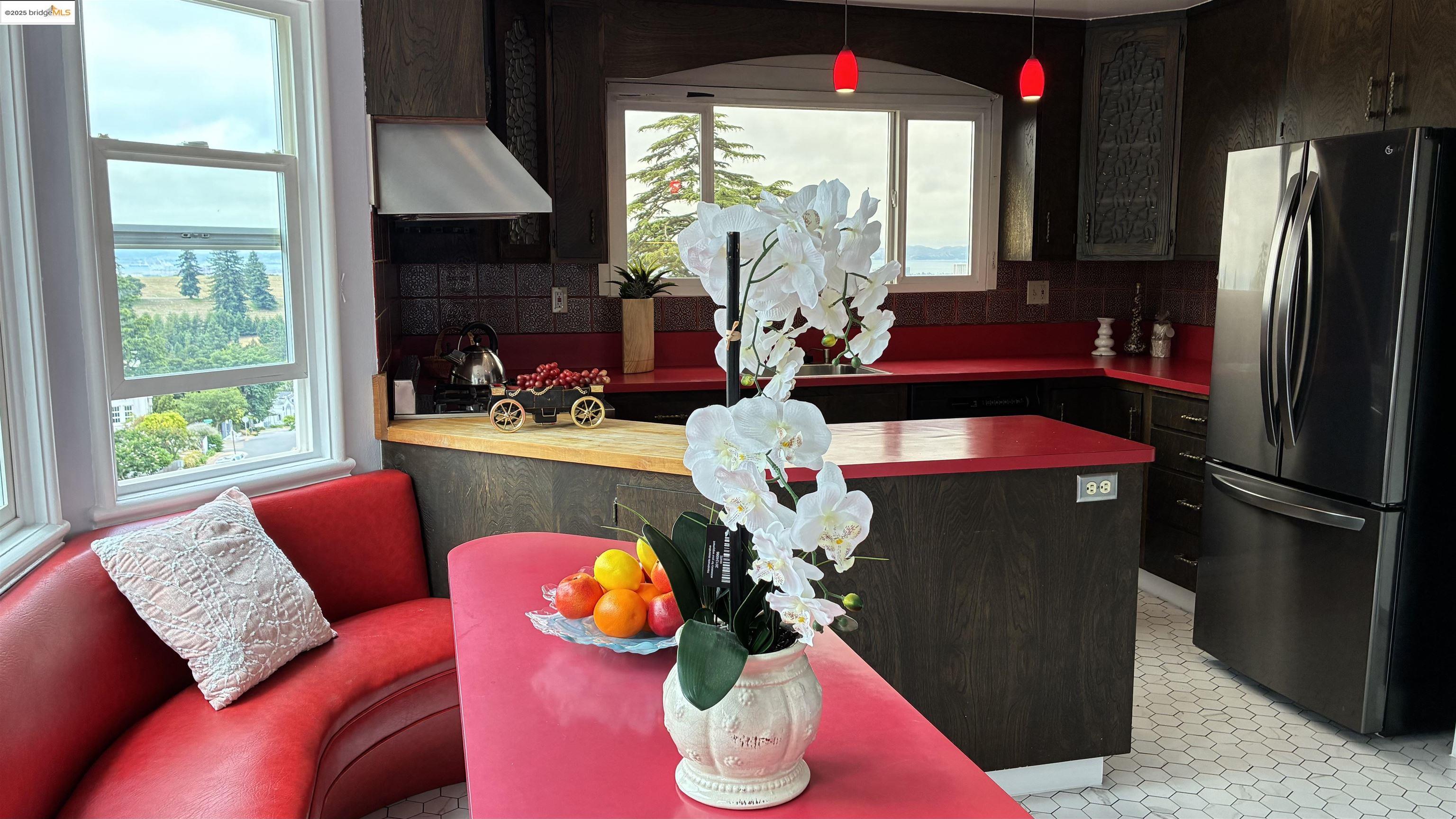 Detail Gallery Image 20 of 35 For 135 Alta Rd, Oakland,  CA 94618 - 3 Beds | 2 Baths