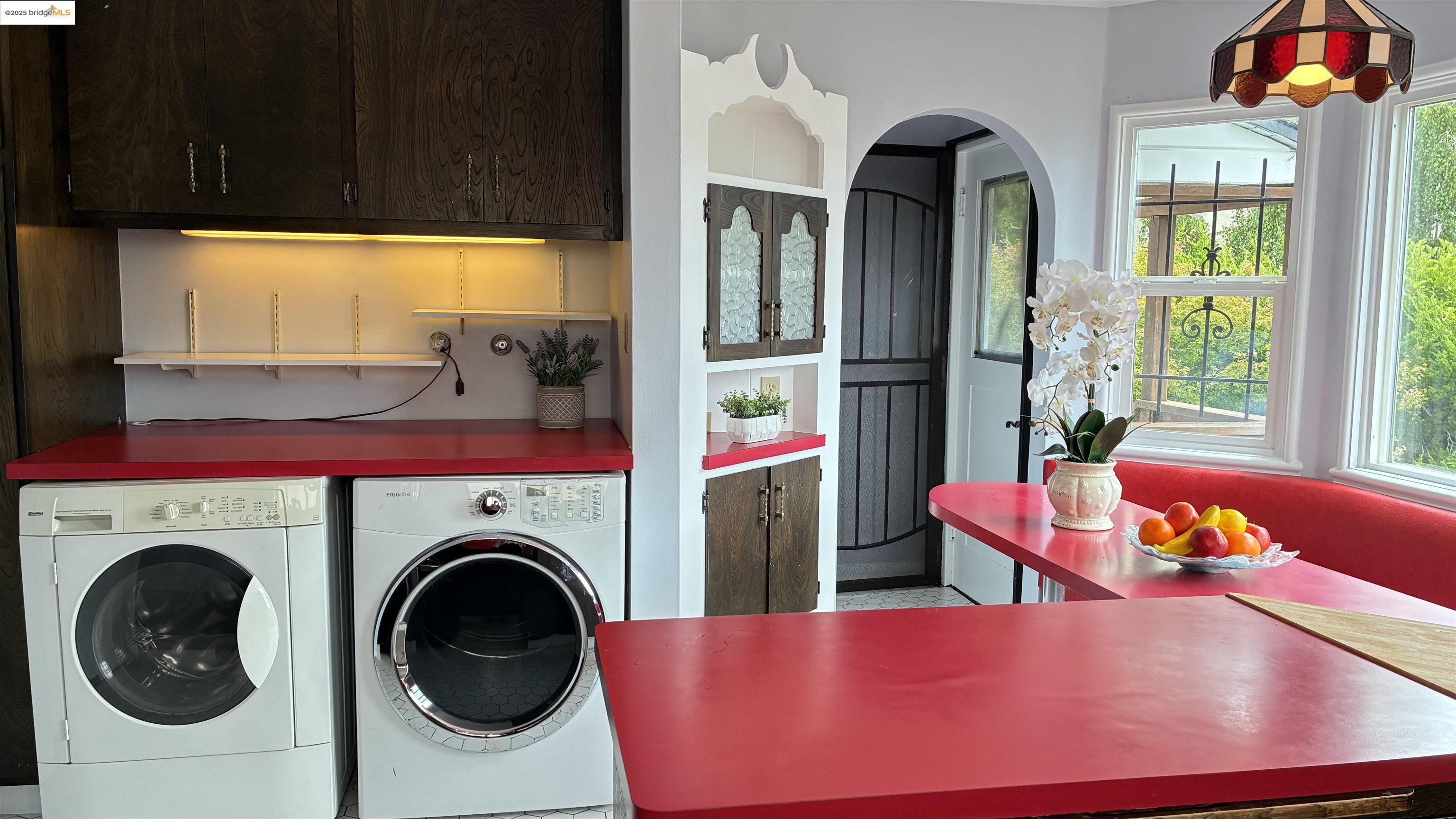 Detail Gallery Image 21 of 35 For 135 Alta Rd, Oakland,  CA 94618 - 3 Beds | 2 Baths