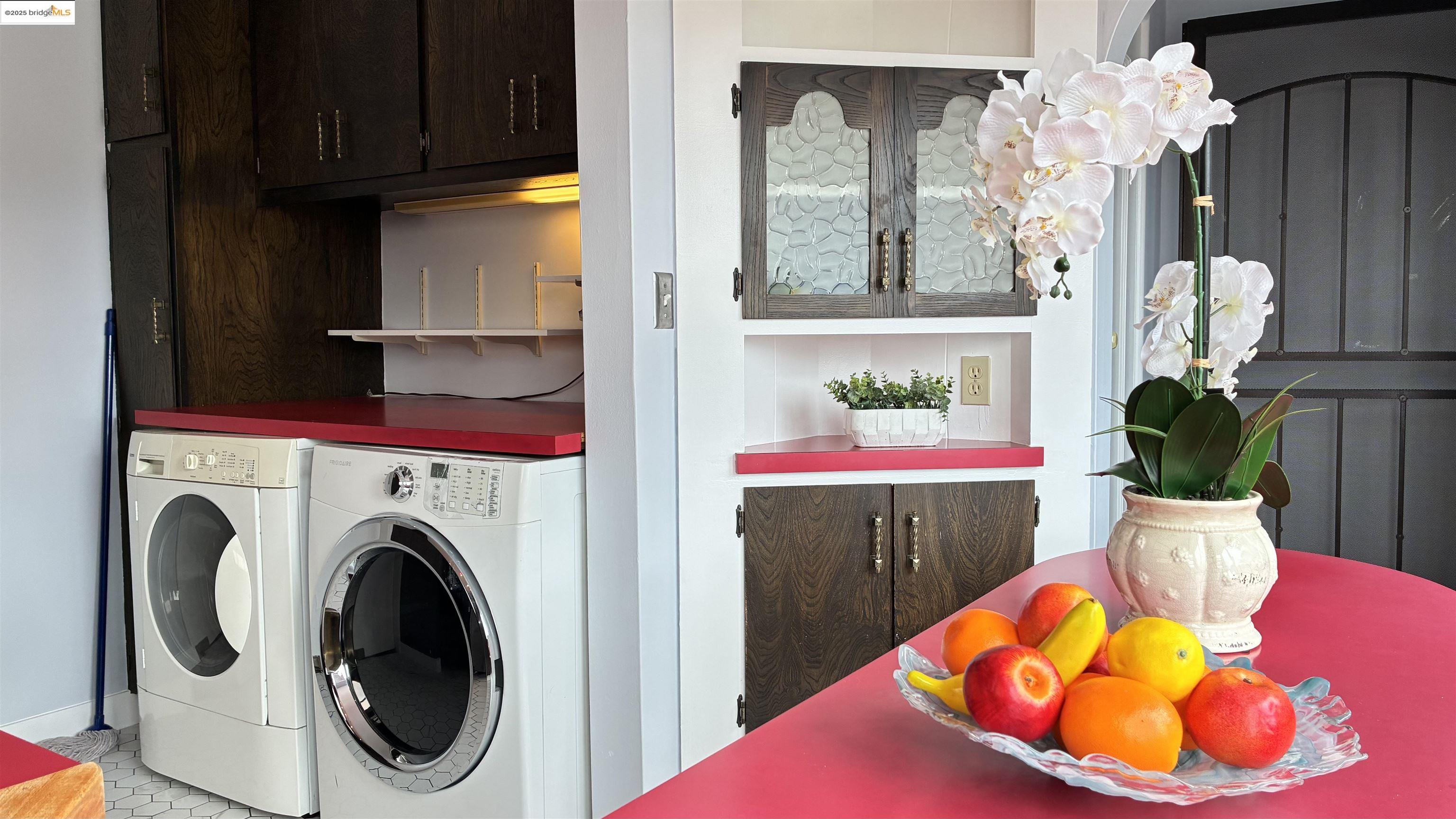Detail Gallery Image 22 of 35 For 135 Alta Rd, Oakland,  CA 94618 - 3 Beds | 2 Baths