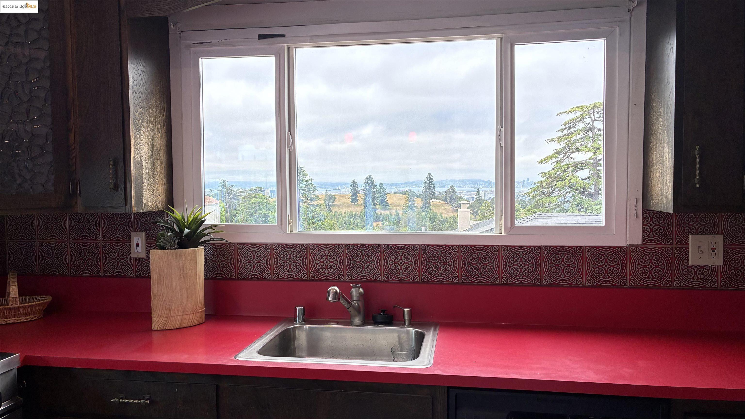 Detail Gallery Image 23 of 35 For 135 Alta Rd, Oakland,  CA 94618 - 3 Beds | 2 Baths