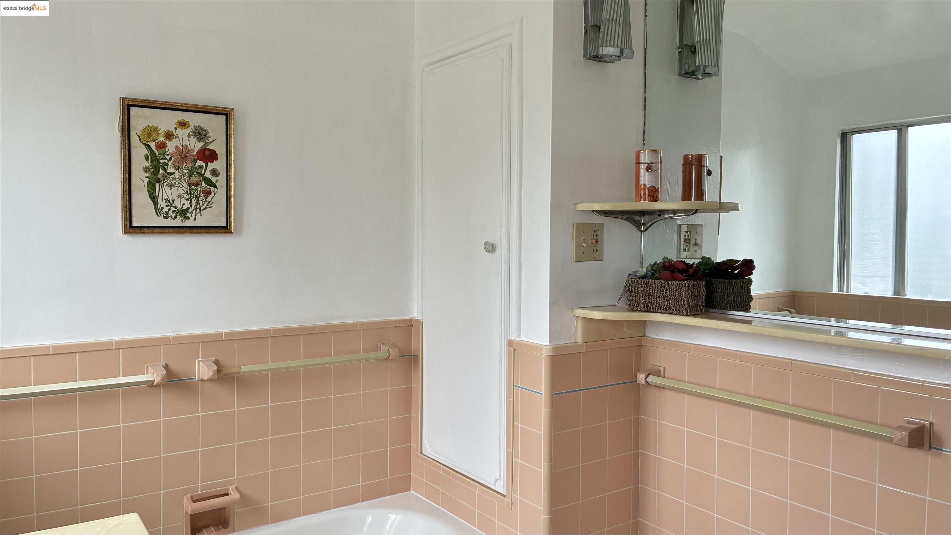 Detail Gallery Image 25 of 35 For 135 Alta Rd, Oakland,  CA 94618 - 3 Beds | 2 Baths