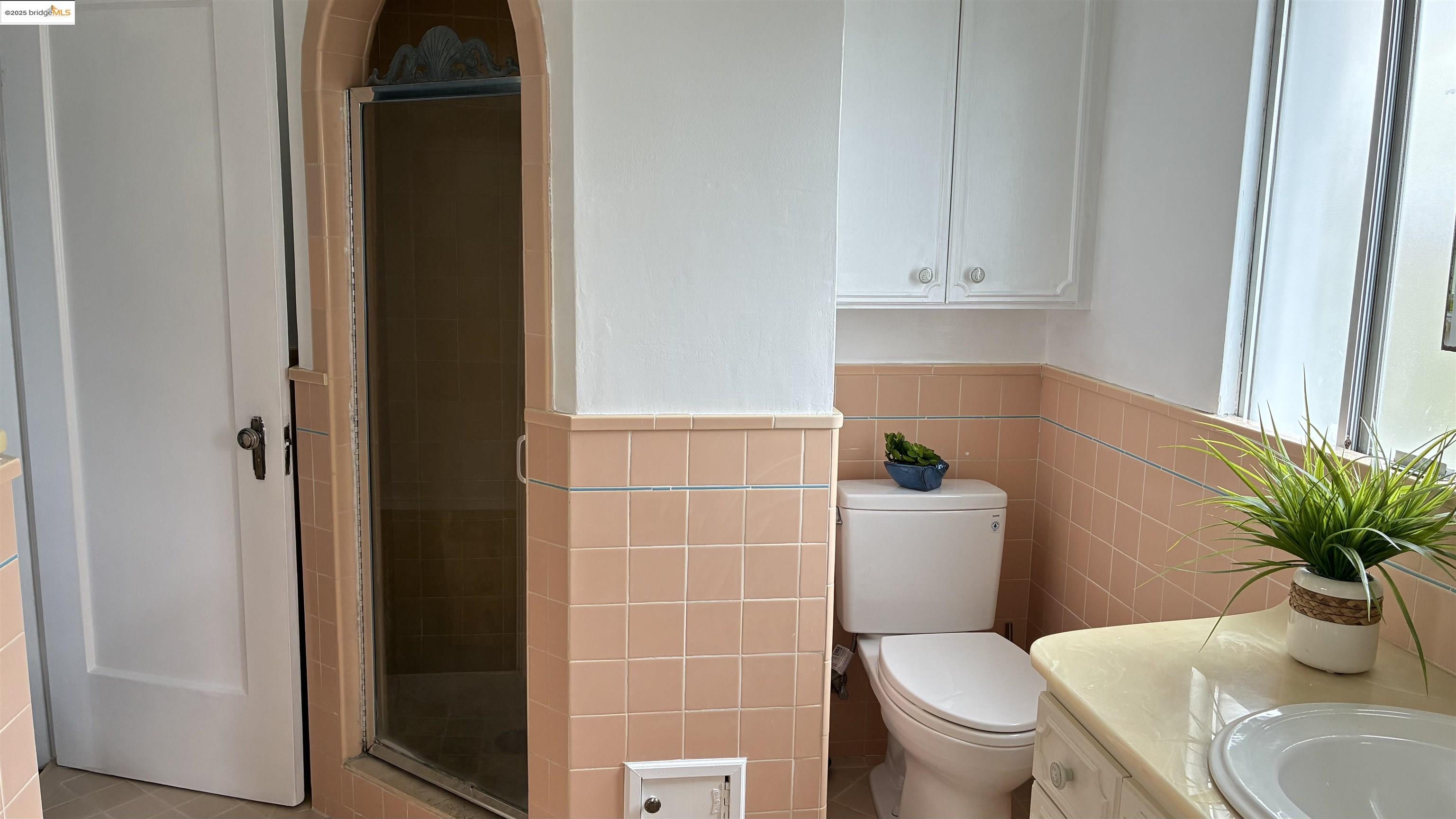 Detail Gallery Image 26 of 35 For 135 Alta Rd, Oakland,  CA 94618 - 3 Beds | 2 Baths