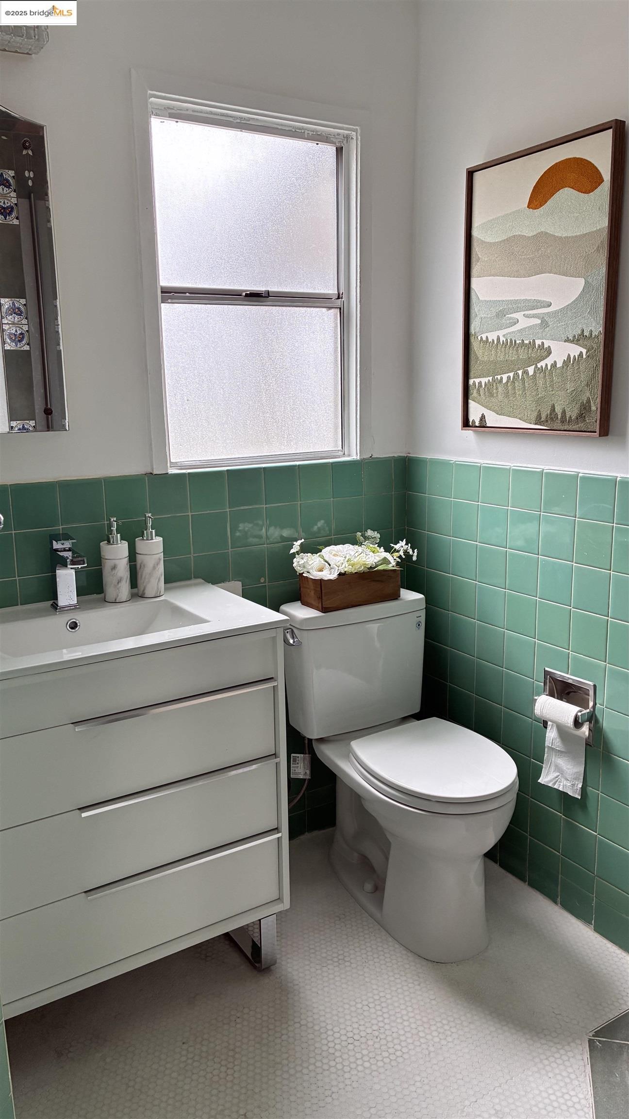 Detail Gallery Image 27 of 35 For 135 Alta Rd, Oakland,  CA 94618 - 3 Beds | 2 Baths