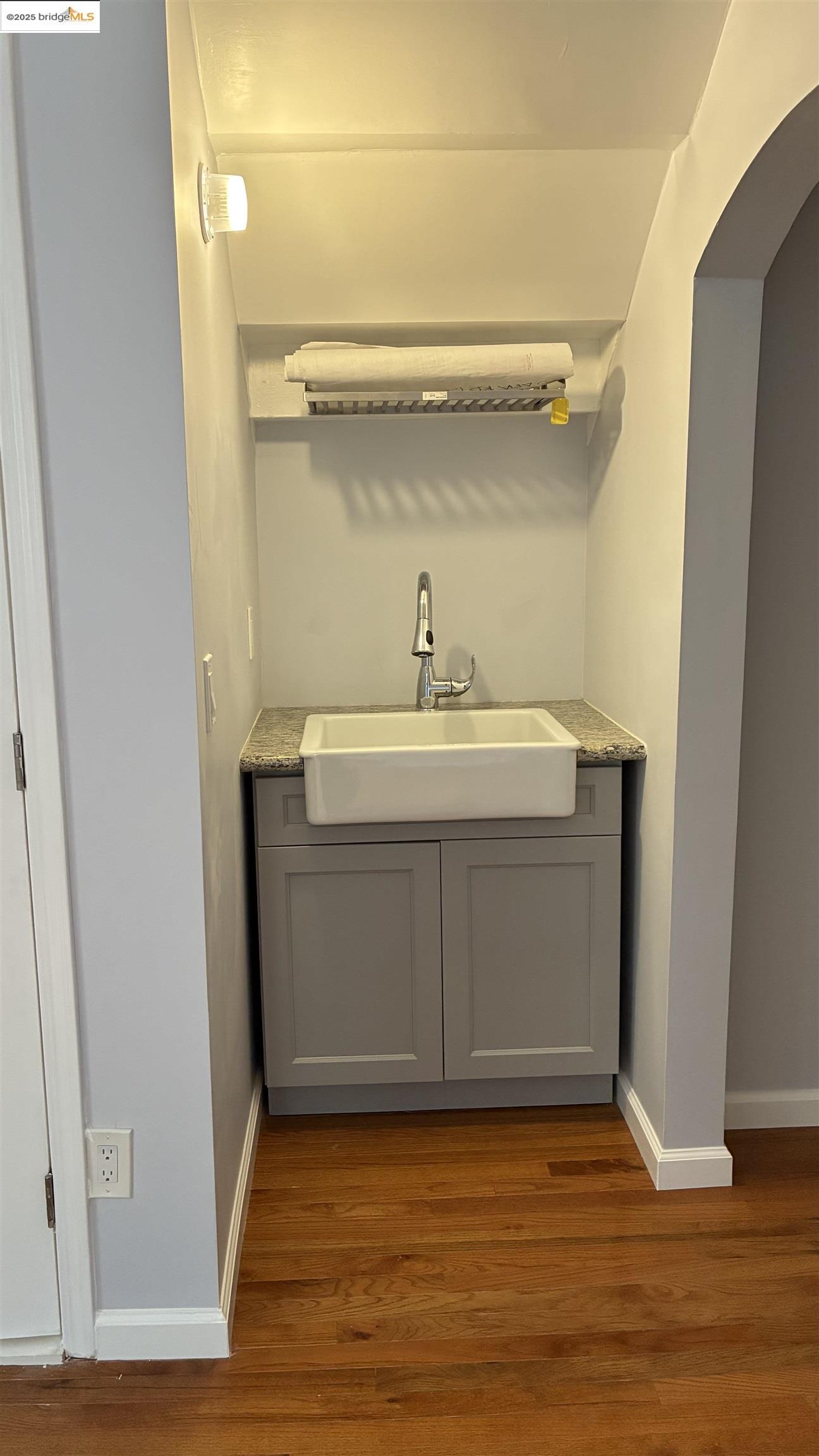 Detail Gallery Image 31 of 35 For 135 Alta Rd, Oakland,  CA 94618 - 3 Beds | 2 Baths
