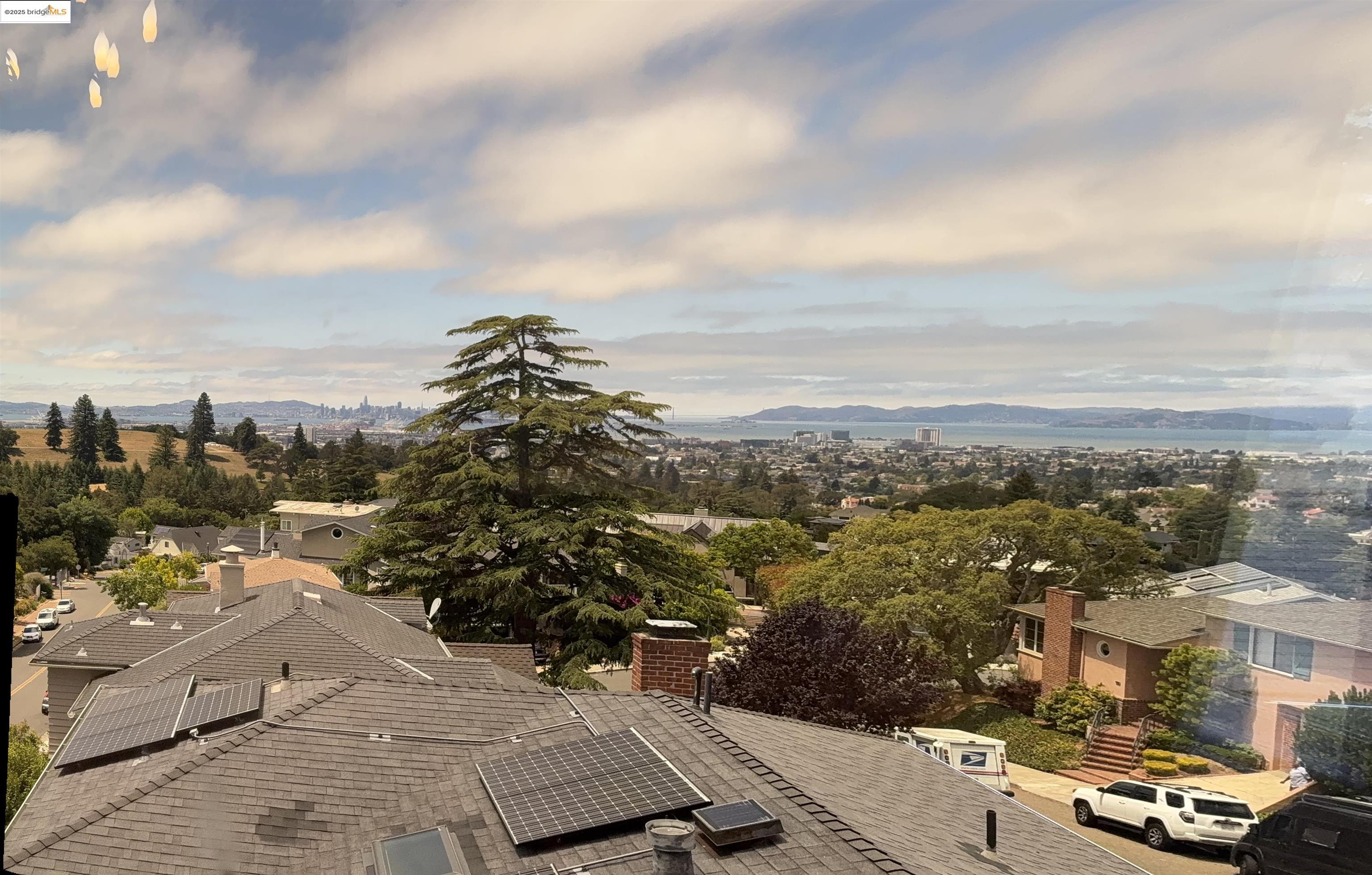 Detail Gallery Image 34 of 35 For 135 Alta Rd, Oakland,  CA 94618 - 3 Beds | 2 Baths