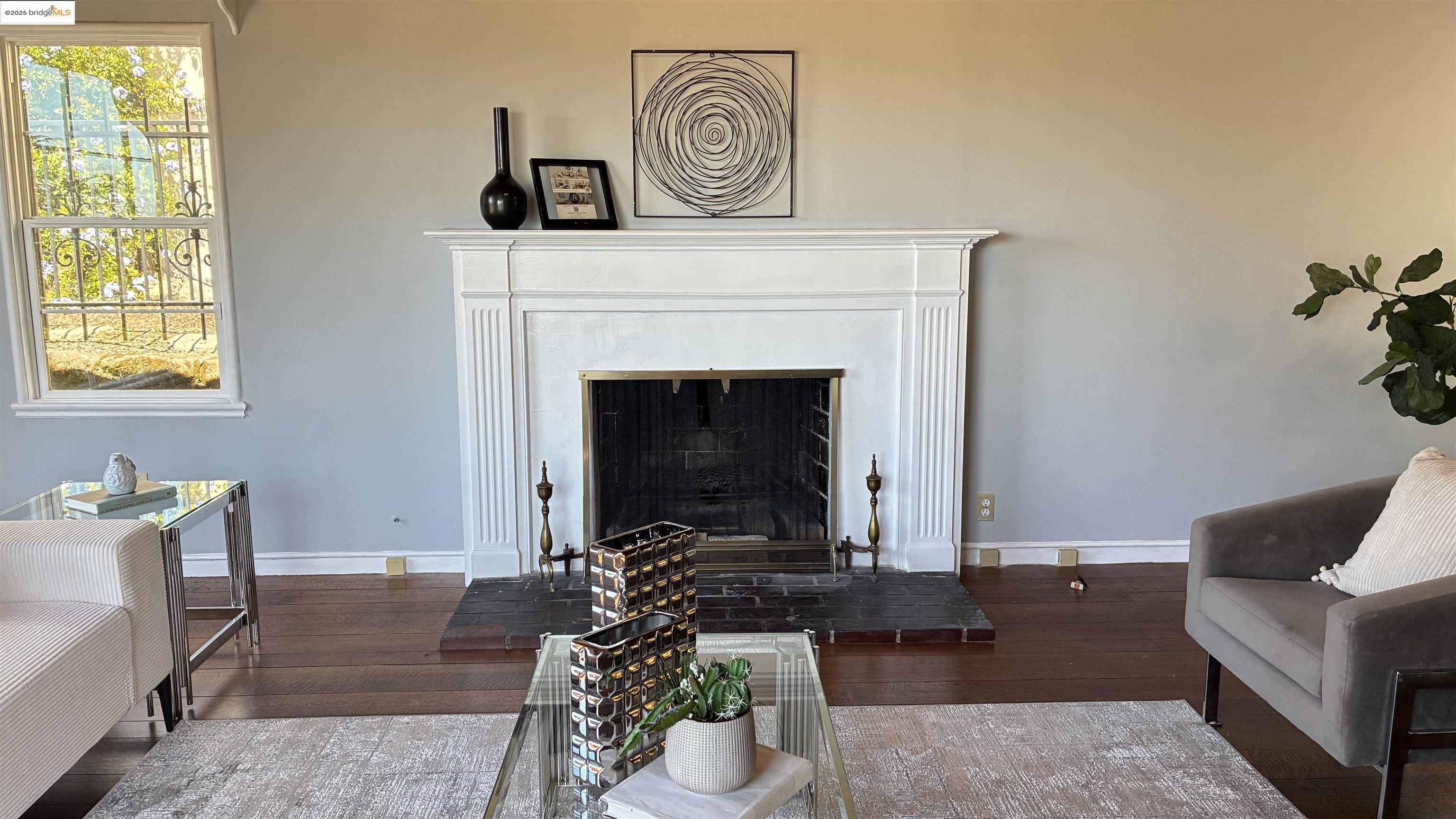 Detail Gallery Image 10 of 35 For 135 Alta Rd, Oakland,  CA 94618 - 3 Beds | 2 Baths