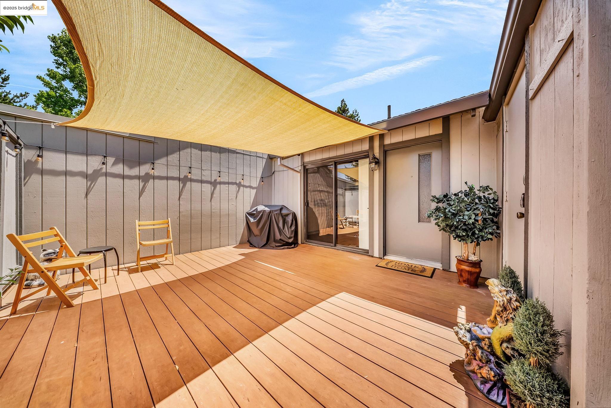 Detail Gallery Image 3 of 28 For 1608 Ashwood Dr, Martinez,  CA 94553 - 3 Beds | 2/1 Baths