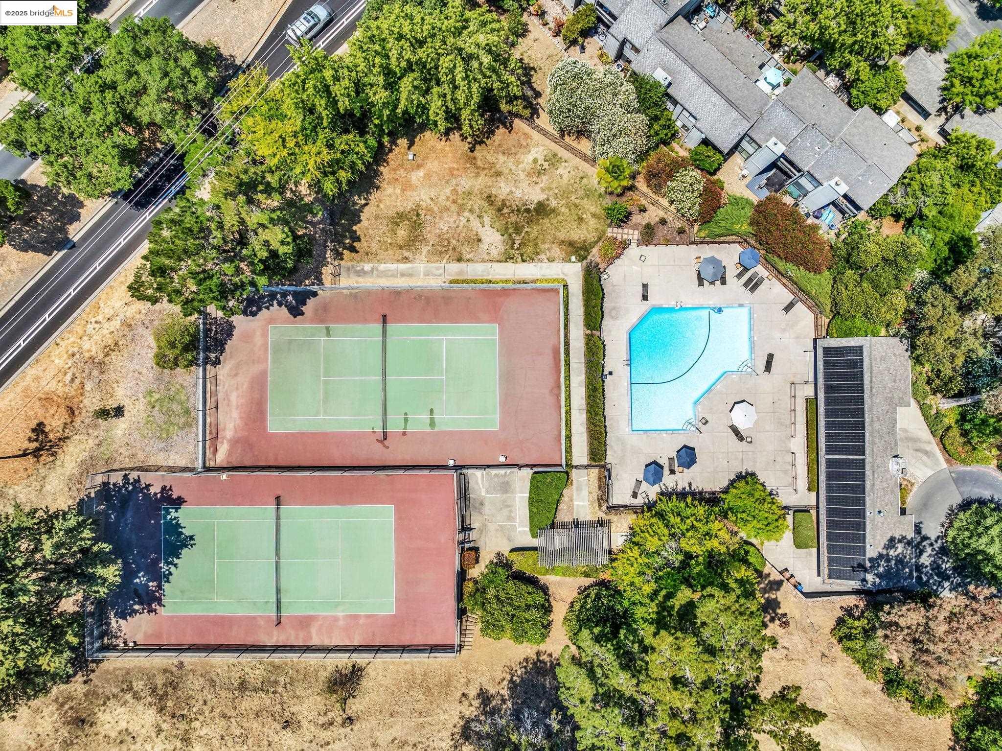 Detail Gallery Image 23 of 28 For 1608 Ashwood Dr, Martinez,  CA 94553 - 3 Beds | 2/1 Baths