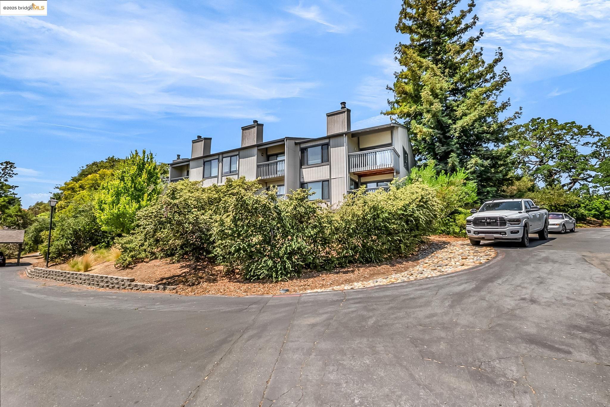 Detail Gallery Image 27 of 28 For 1608 Ashwood Dr, Martinez,  CA 94553 - 3 Beds | 2/1 Baths