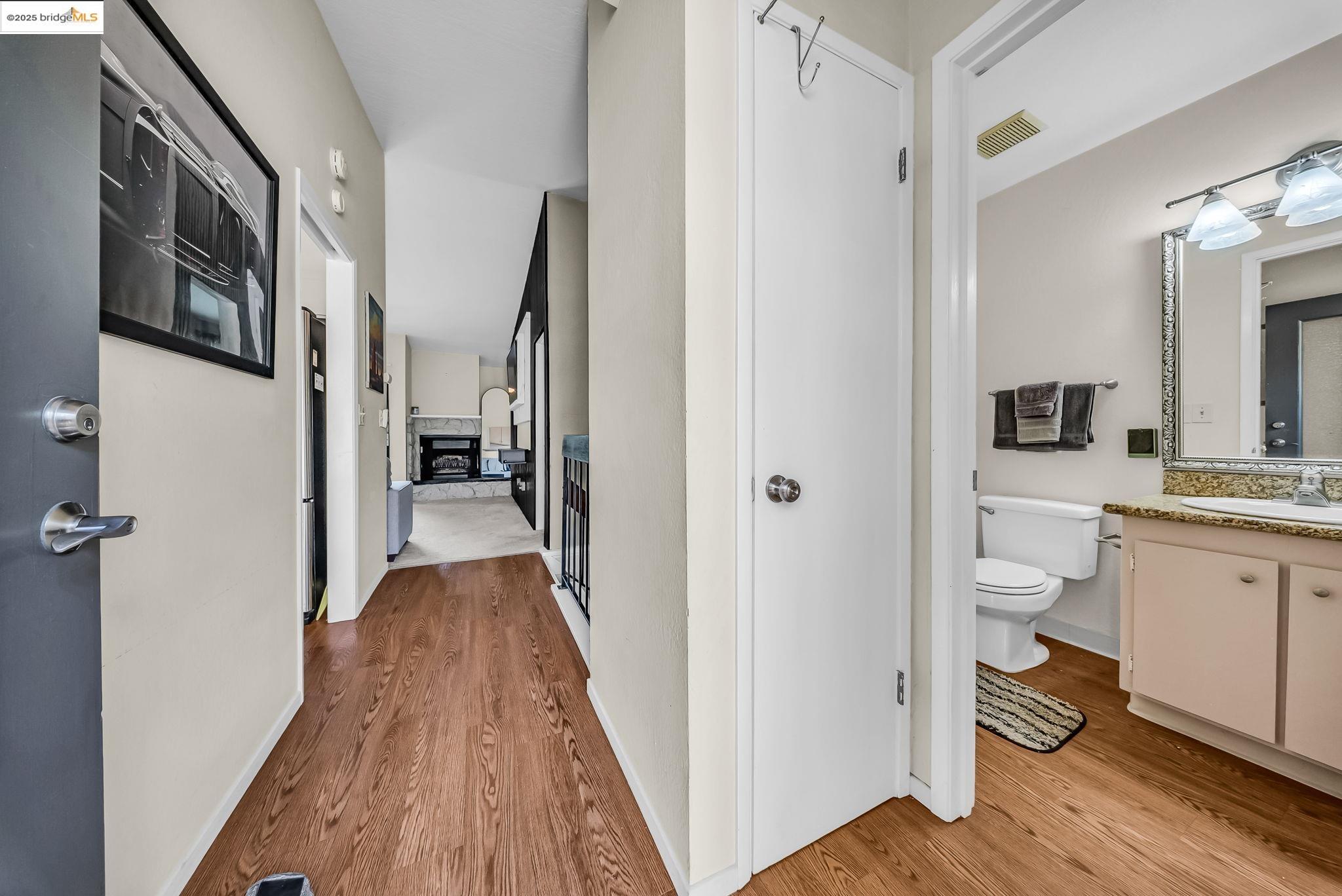 Detail Gallery Image 5 of 28 For 1608 Ashwood Dr, Martinez,  CA 94553 - 3 Beds | 2/1 Baths
