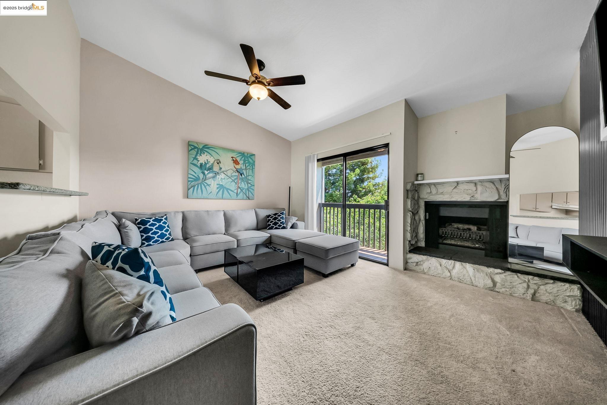 Detail Gallery Image 6 of 28 For 1608 Ashwood Dr, Martinez,  CA 94553 - 3 Beds | 2/1 Baths