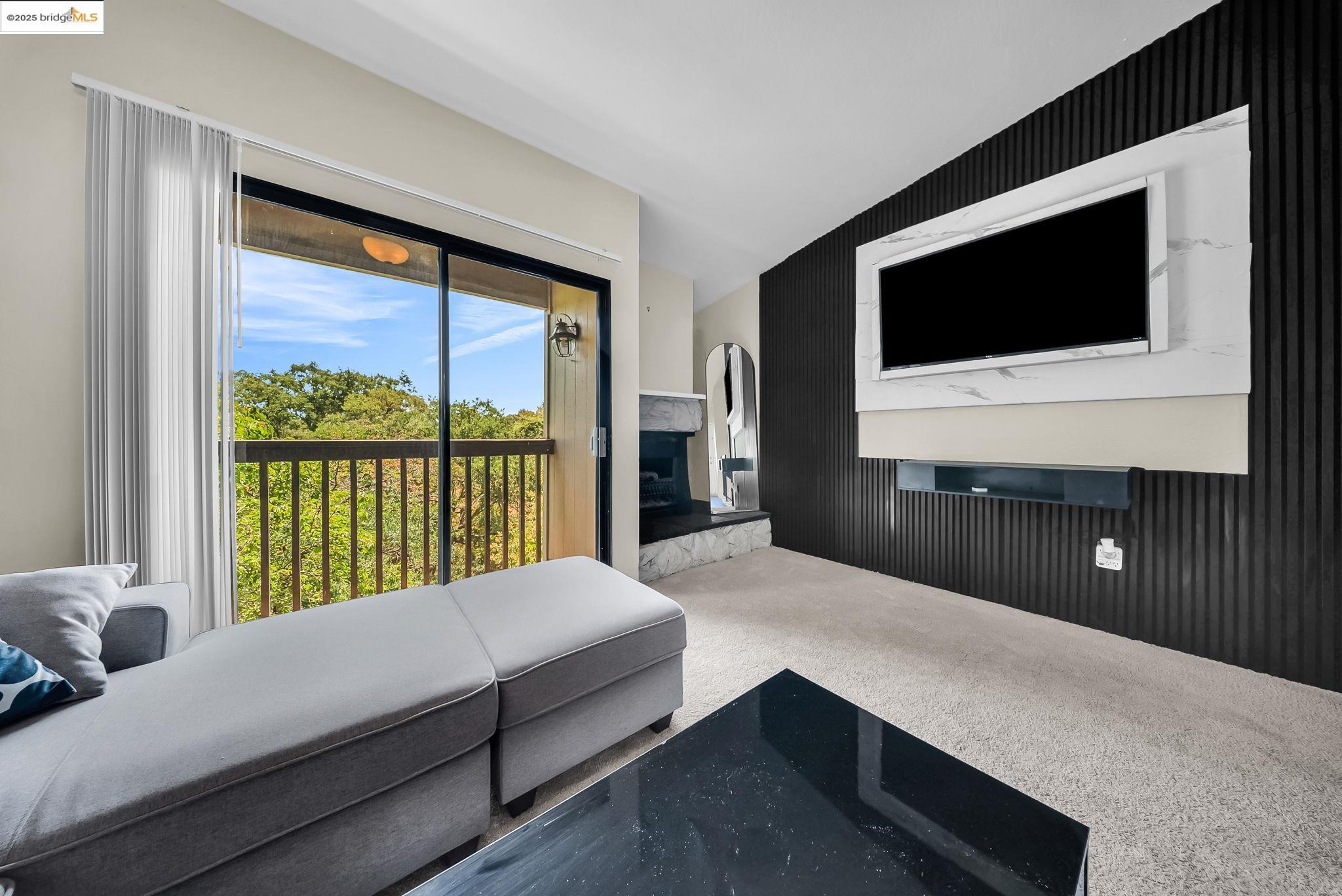 Detail Gallery Image 7 of 28 For 1608 Ashwood Dr, Martinez,  CA 94553 - 3 Beds | 2/1 Baths