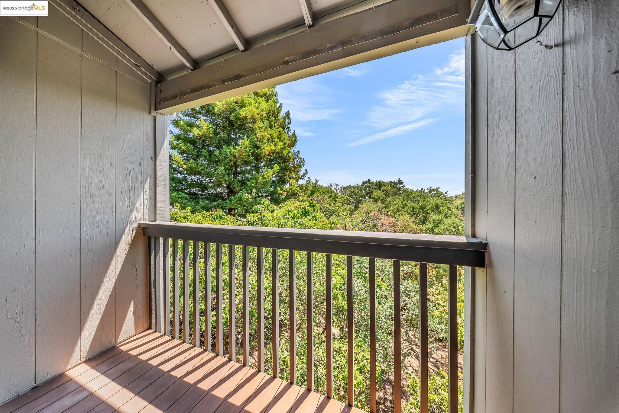 Detail Gallery Image 9 of 28 For 1608 Ashwood Dr, Martinez,  CA 94553 - 3 Beds | 2/1 Baths