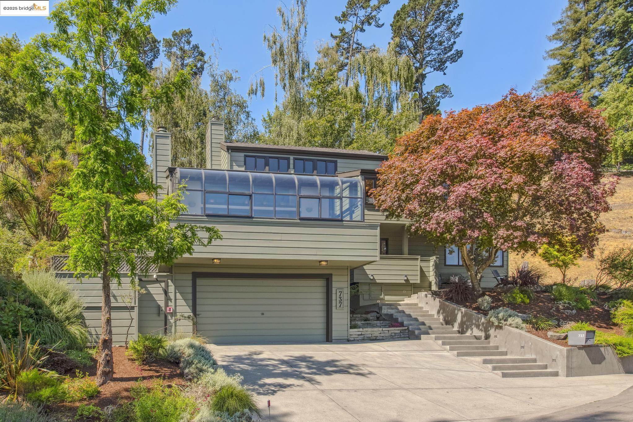 Detail Gallery Image 1 of 60 For 737 Woodhaven Rd, Berkeley,  CA 94708 - 3 Beds | 2/1 Baths