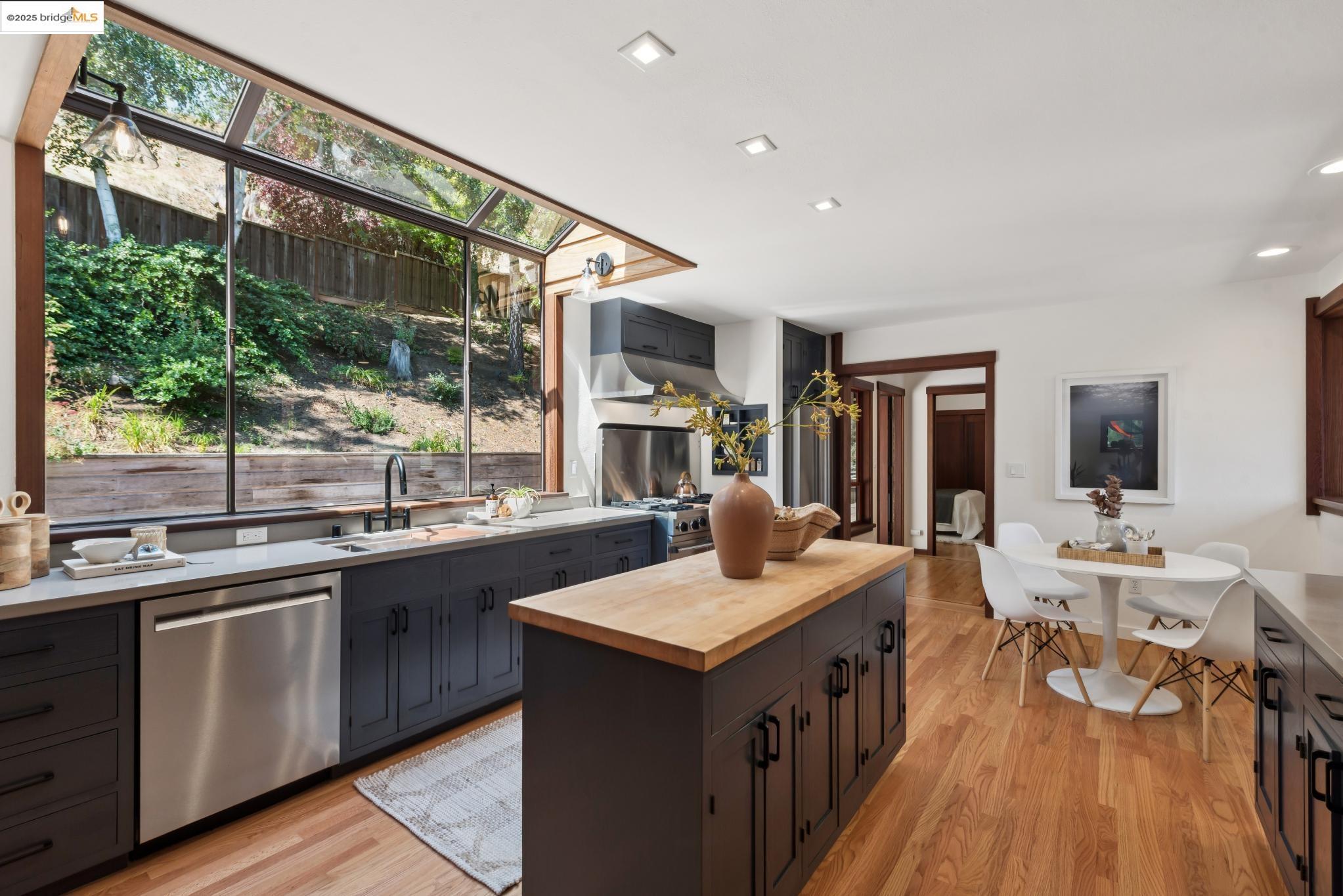 Detail Gallery Image 22 of 60 For 737 Woodhaven Rd, Berkeley,  CA 94708 - 3 Beds | 2/1 Baths