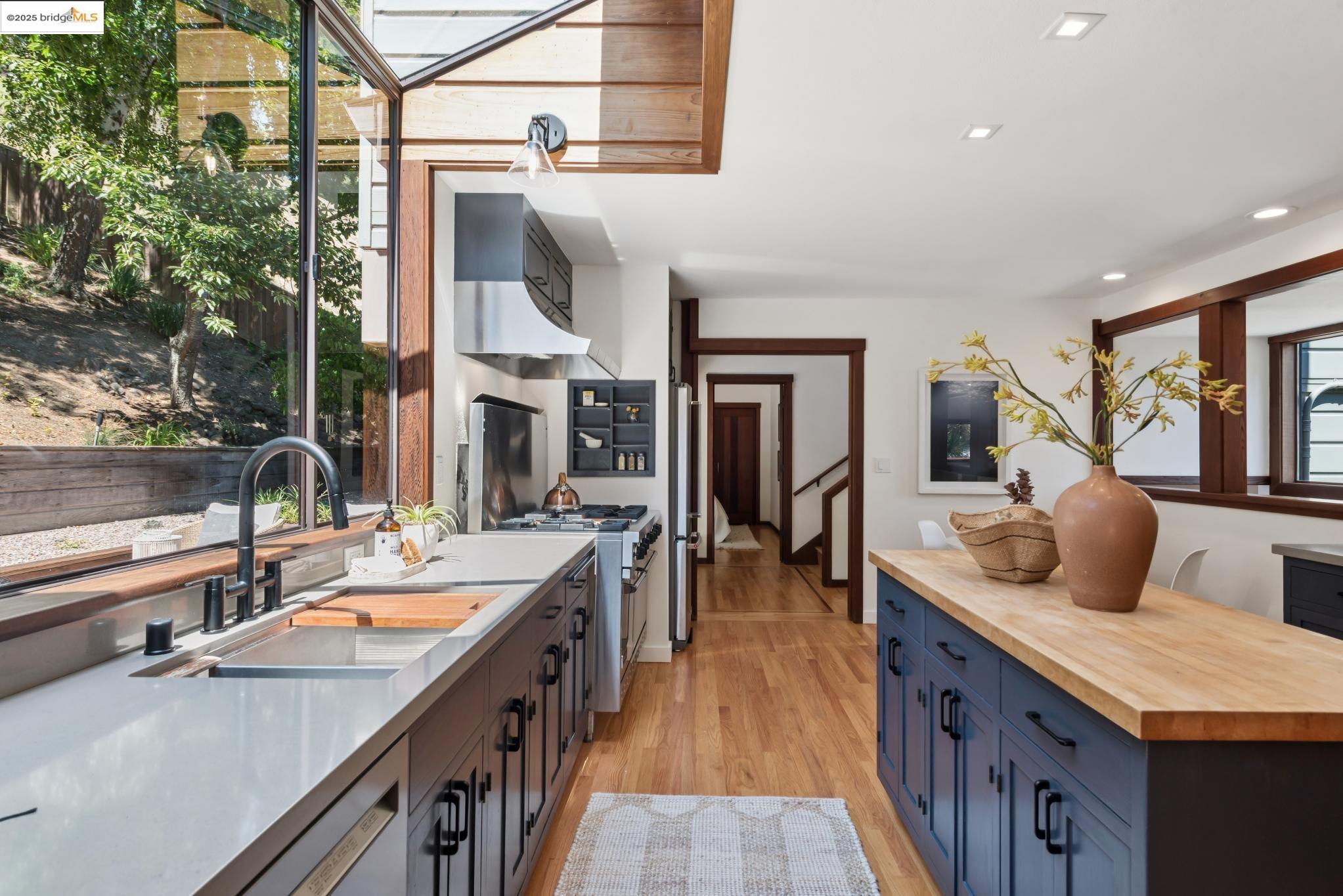 Detail Gallery Image 23 of 60 For 737 Woodhaven Rd, Berkeley,  CA 94708 - 3 Beds | 2/1 Baths