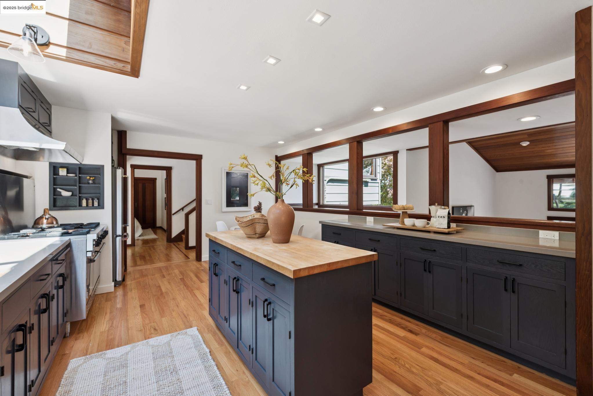Detail Gallery Image 24 of 60 For 737 Woodhaven Rd, Berkeley,  CA 94708 - 3 Beds | 2/1 Baths