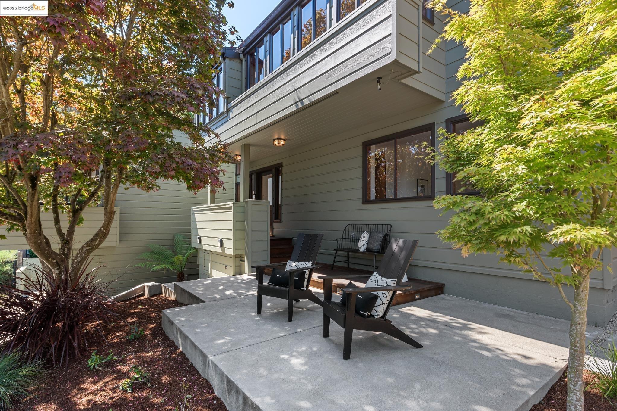 Detail Gallery Image 4 of 60 For 737 Woodhaven Rd, Berkeley,  CA 94708 - 3 Beds | 2/1 Baths