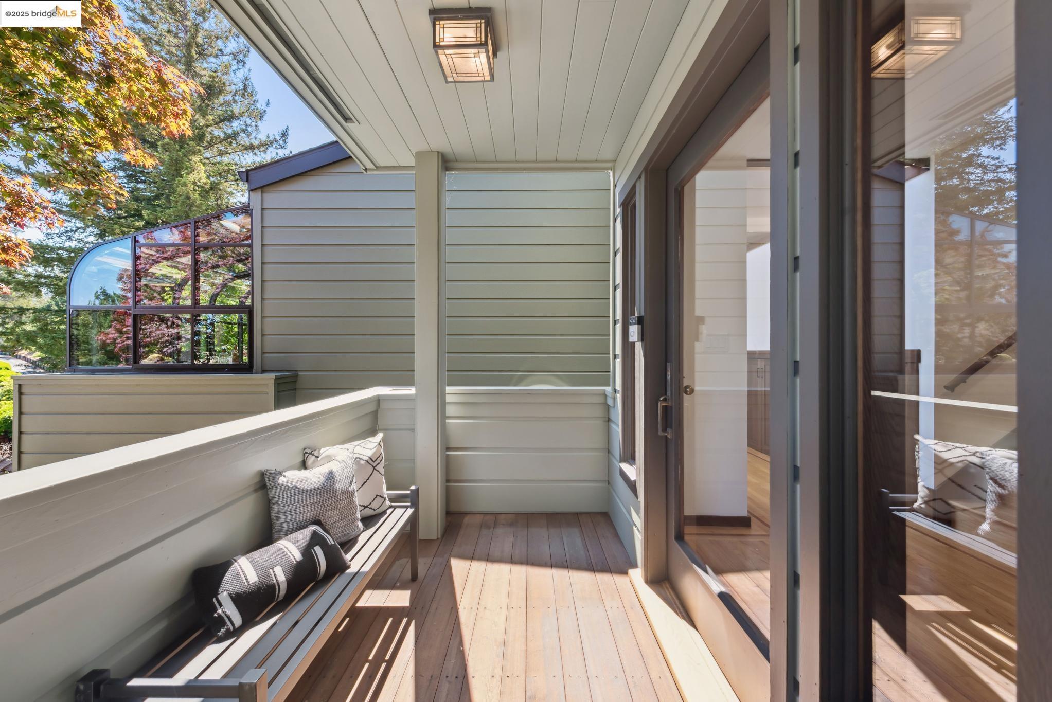 Detail Gallery Image 5 of 60 For 737 Woodhaven Rd, Berkeley,  CA 94708 - 3 Beds | 2/1 Baths