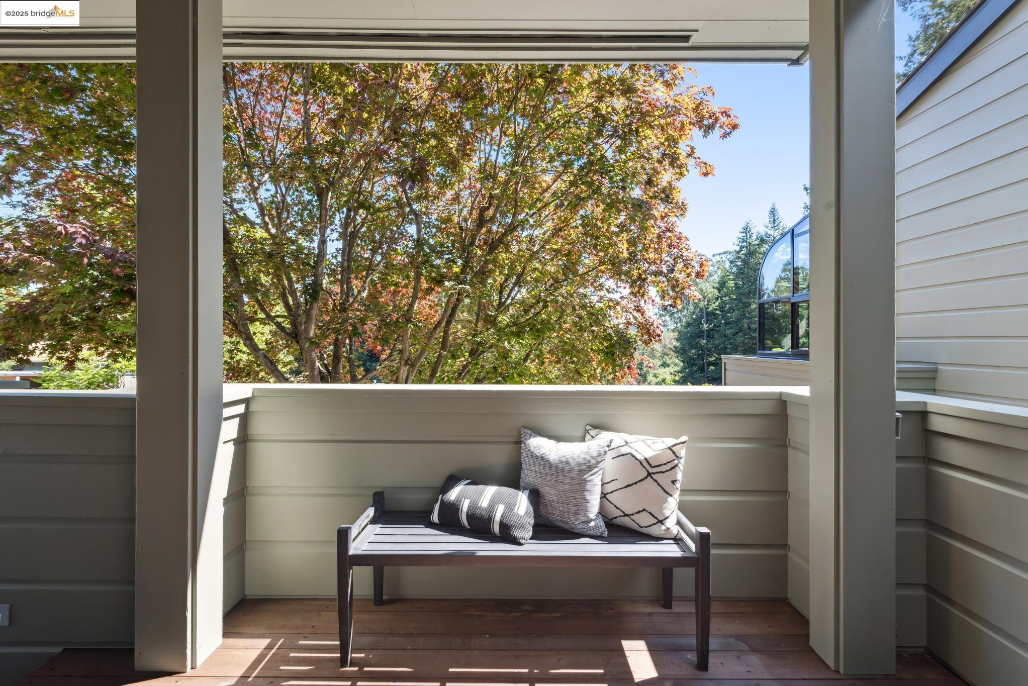 Detail Gallery Image 6 of 60 For 737 Woodhaven Rd, Berkeley,  CA 94708 - 3 Beds | 2/1 Baths
