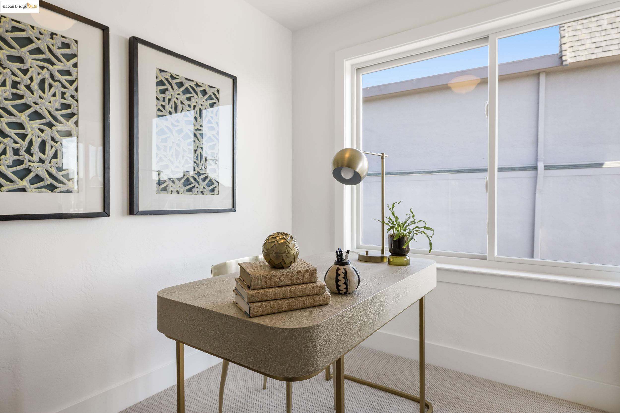 Detail Gallery Image 11 of 25 For 1519 Oxford Street #L,  Berkeley,  CA 94709-1542 - 2 Beds | 3 Baths