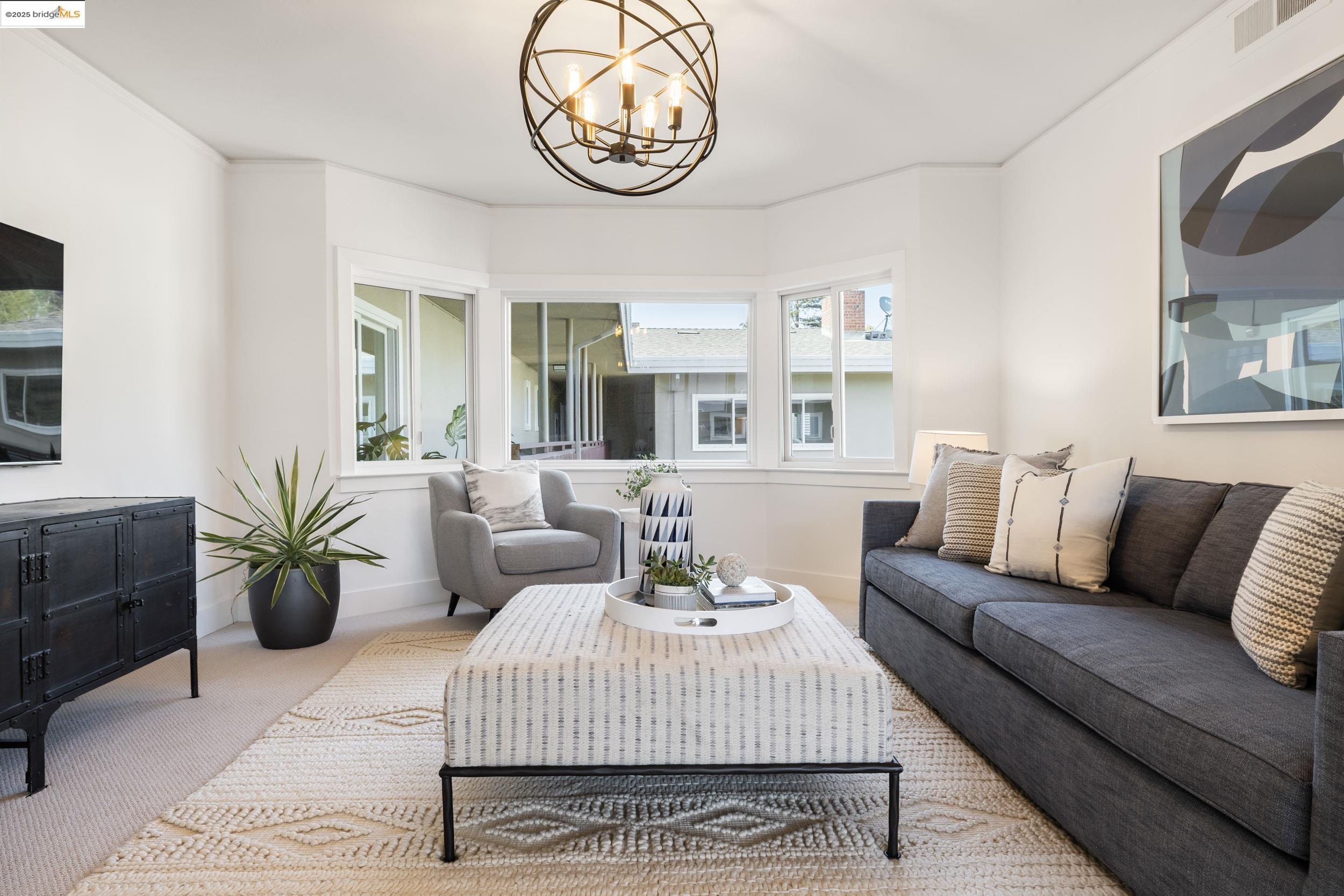 Detail Gallery Image 14 of 25 For 1519 Oxford Street #L,  Berkeley,  CA 94709-1542 - 2 Beds | 3 Baths