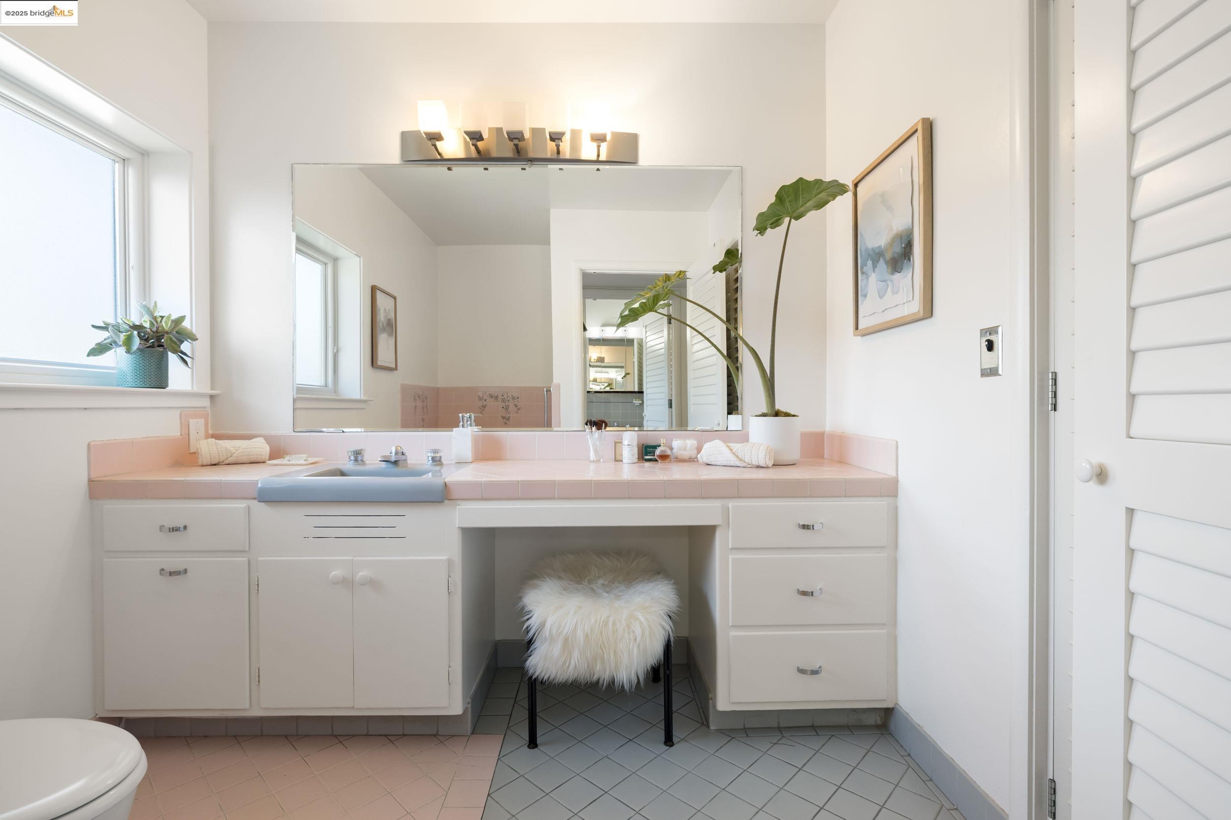 Detail Gallery Image 20 of 25 For 1519 Oxford Street #L,  Berkeley,  CA 94709-1542 - 2 Beds | 3 Baths