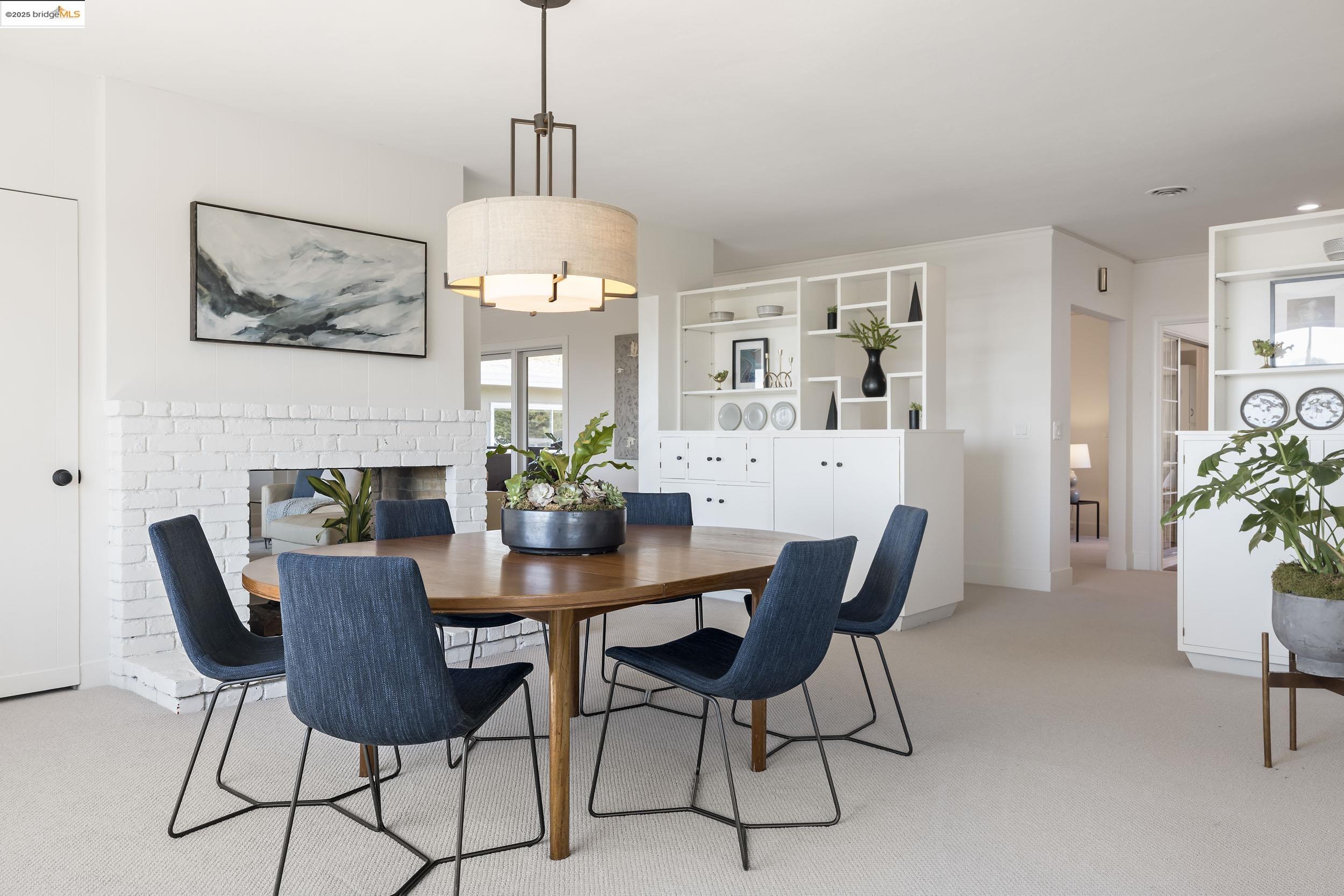 Detail Gallery Image 9 of 25 For 1519 Oxford Street #L,  Berkeley,  CA 94709-1542 - 2 Beds | 3 Baths