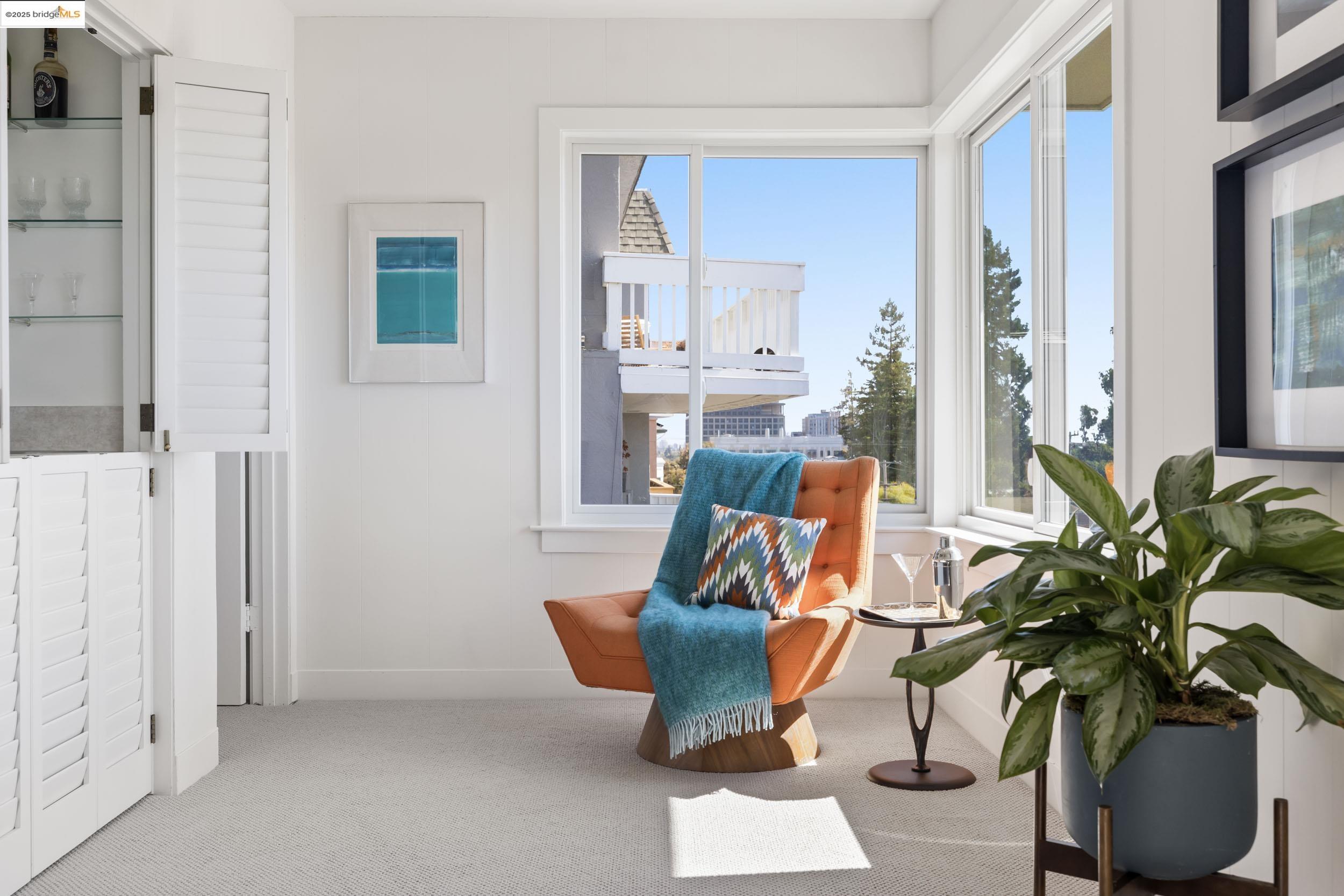 Detail Gallery Image 10 of 25 For 1519 Oxford Street #L,  Berkeley,  CA 94709-1542 - 2 Beds | 3 Baths