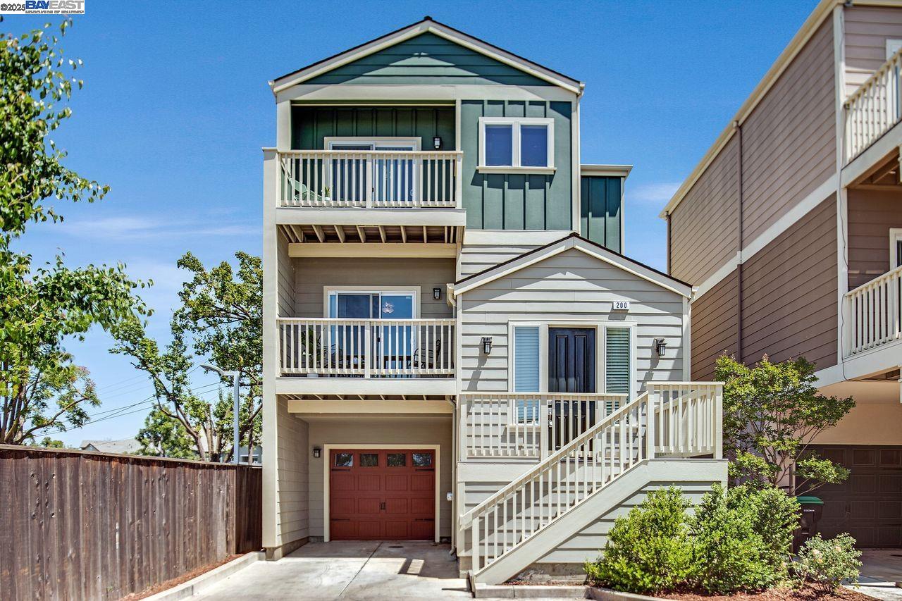 Detail Gallery Image 1 of 37 For 200 Valletta Ln, Pleasanton,  CA 94566 - 3 Beds | 2/2 Baths