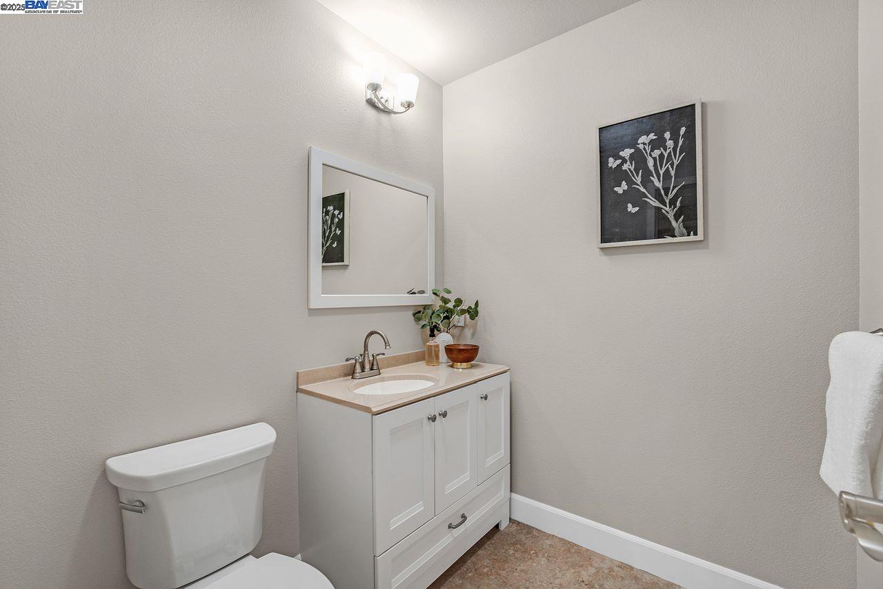 Detail Gallery Image 13 of 37 For 200 Valletta Ln, Pleasanton,  CA 94566 - 3 Beds | 2/2 Baths
