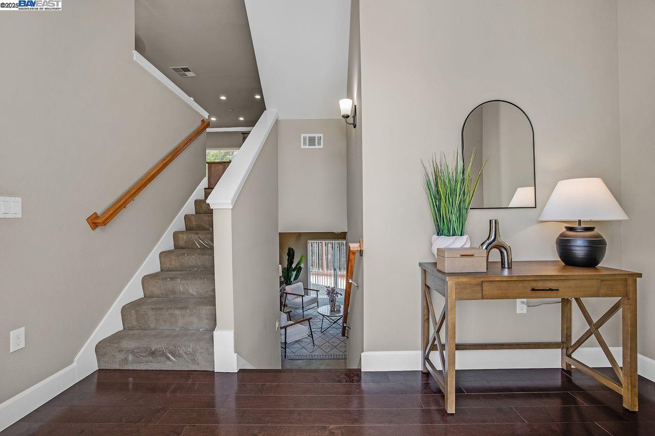 Detail Gallery Image 14 of 37 For 200 Valletta Ln, Pleasanton,  CA 94566 - 3 Beds | 2/2 Baths