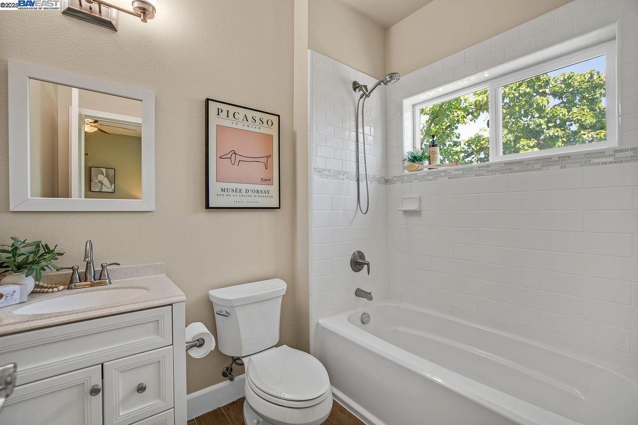 Detail Gallery Image 24 of 37 For 200 Valletta Ln, Pleasanton,  CA 94566 - 3 Beds | 2/2 Baths