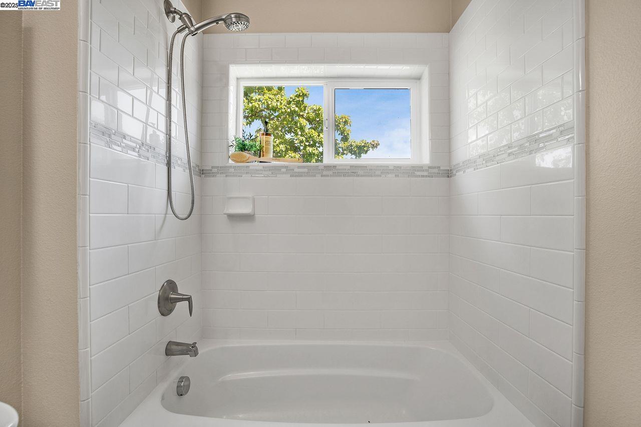 Detail Gallery Image 25 of 37 For 200 Valletta Ln, Pleasanton,  CA 94566 - 3 Beds | 2/2 Baths