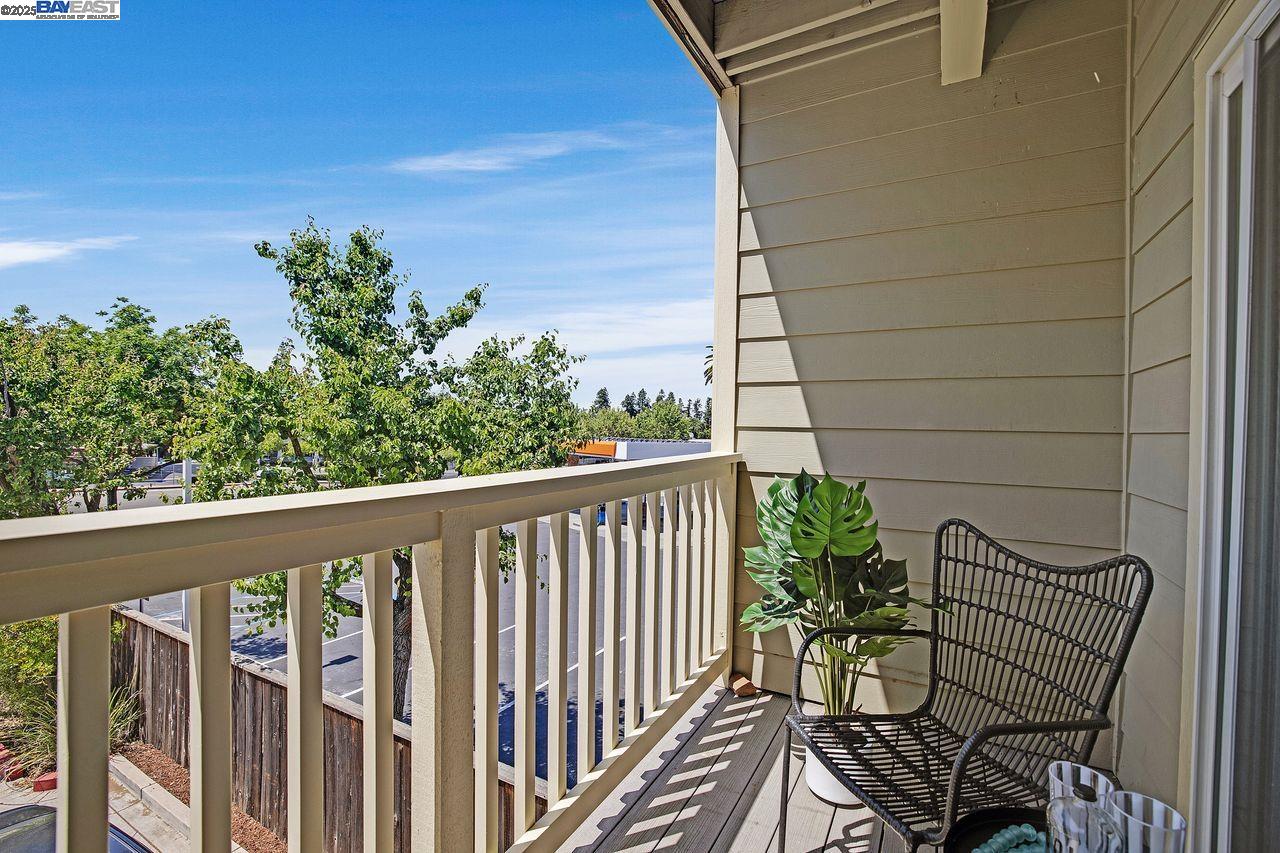 Detail Gallery Image 30 of 37 For 200 Valletta Ln, Pleasanton,  CA 94566 - 3 Beds | 2/2 Baths