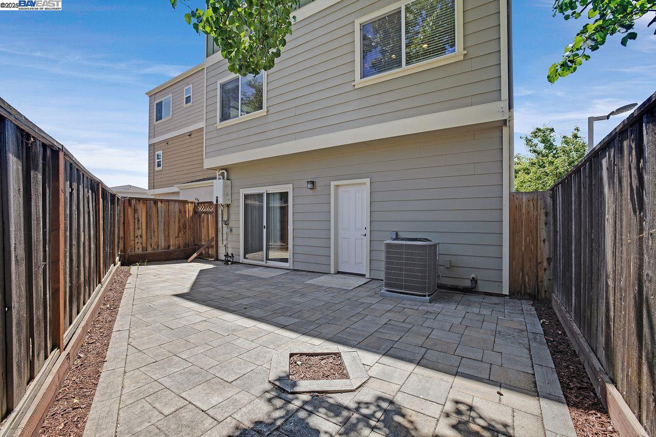 Detail Gallery Image 33 of 37 For 200 Valletta Ln, Pleasanton,  CA 94566 - 3 Beds | 2/2 Baths